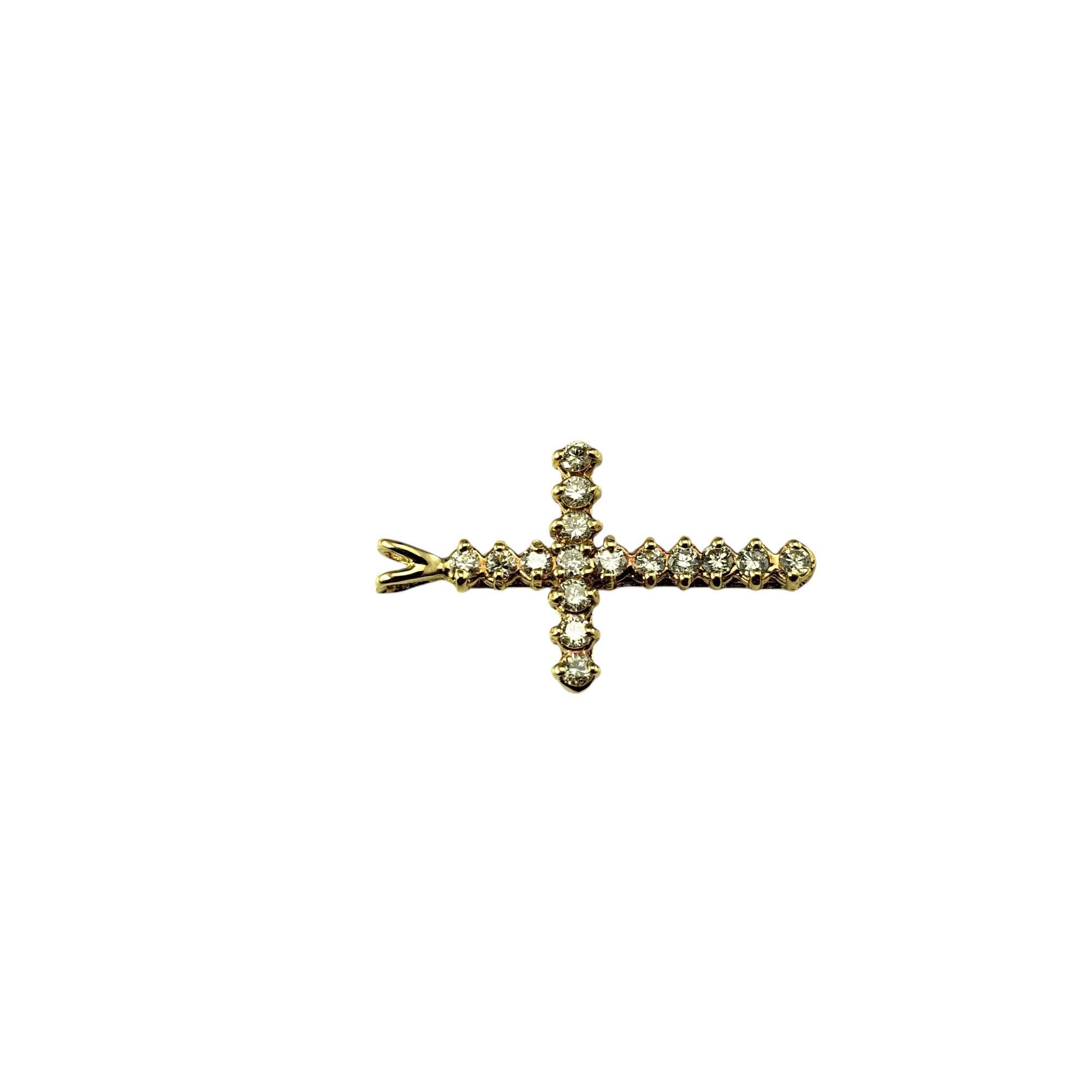 Contemporain Pendentif croix en or jaune 14 carats et diamants n°20405 en vente