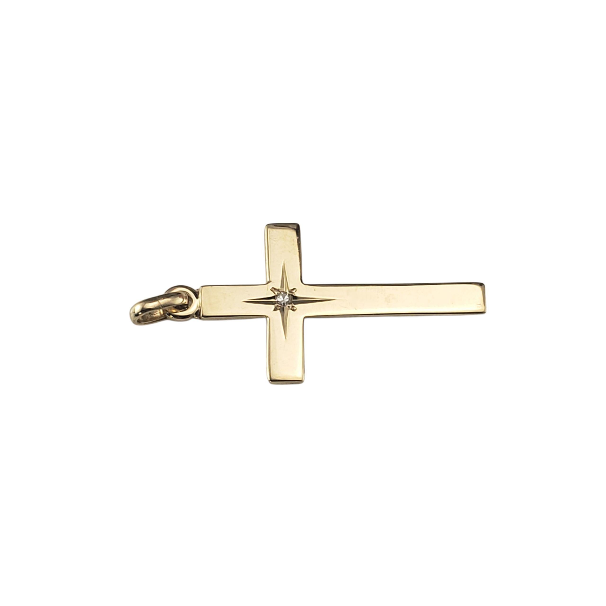 Taille ronde 14K Yellow Gold and Diamond Cross Pendant #22656 en vente