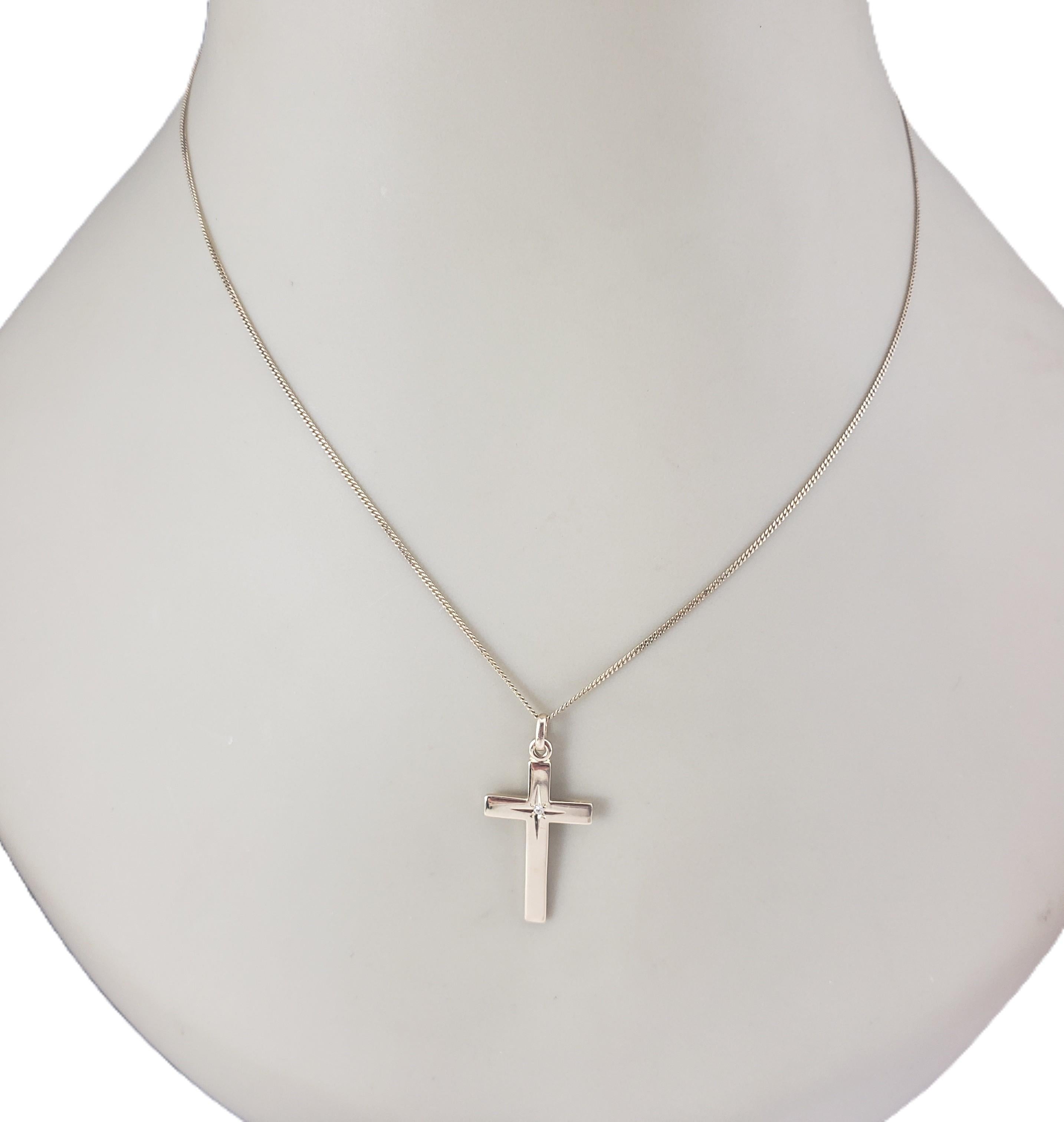 14K Yellow Gold and Diamond Cross Pendant #22656 en vente 2