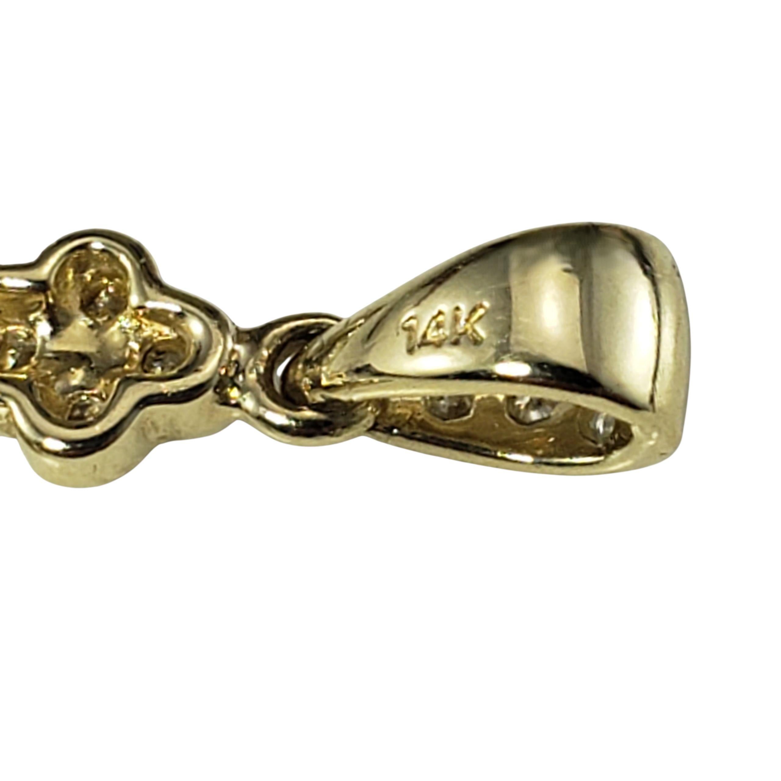 Taille brillant Pendentif croix en or jaune 14K et diamants #23020 en vente