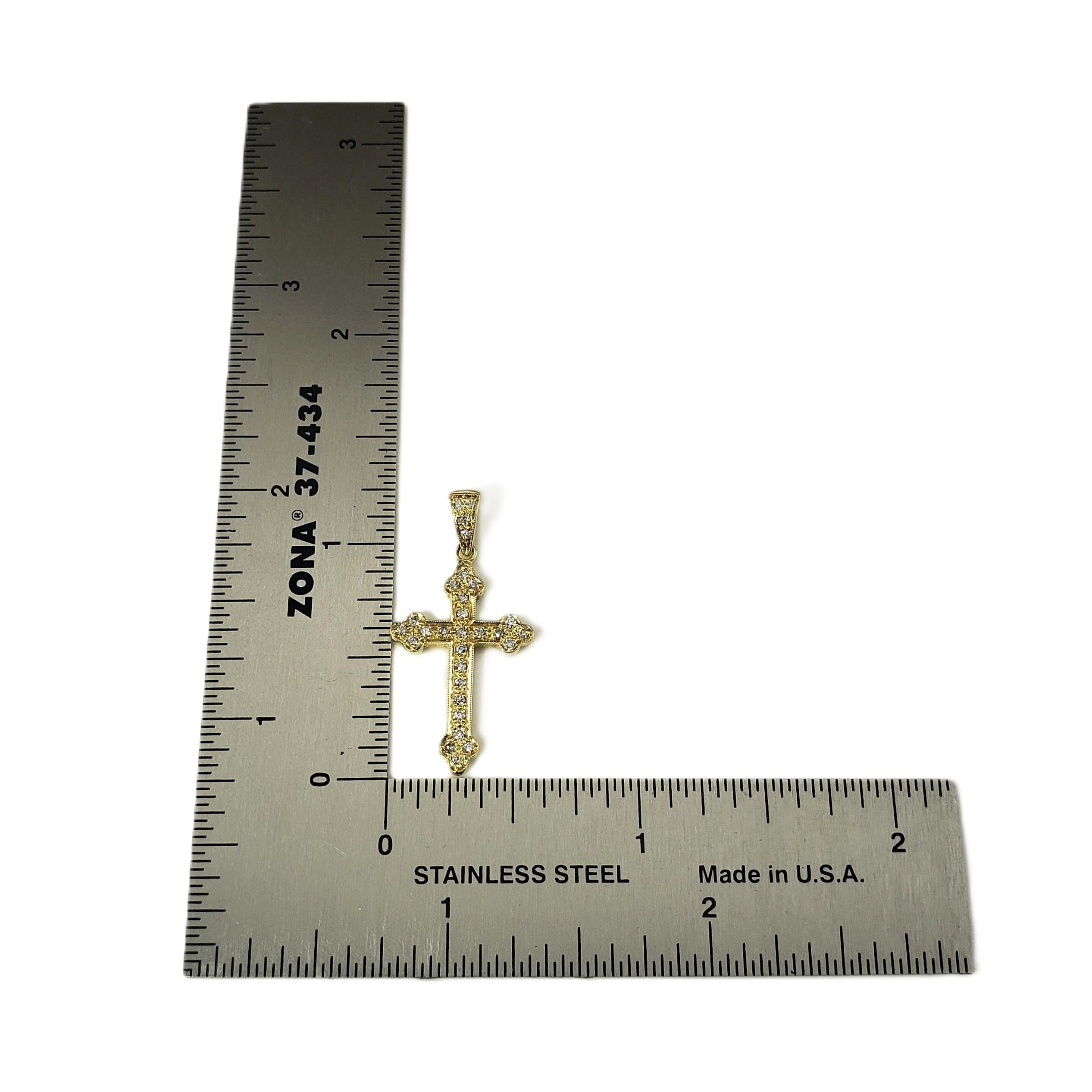 Pendentif croix en or jaune 14K et diamants #23020 Bon état - En vente à Washington Depot, CT