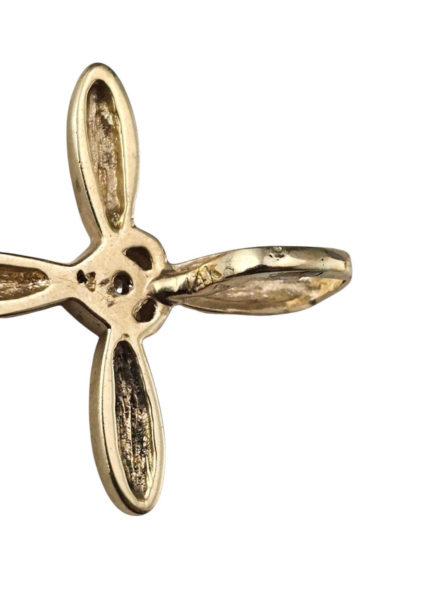 Taglio brillante 14K Yellow Gold and Diamond Cross Pendant #24081 in vendita
