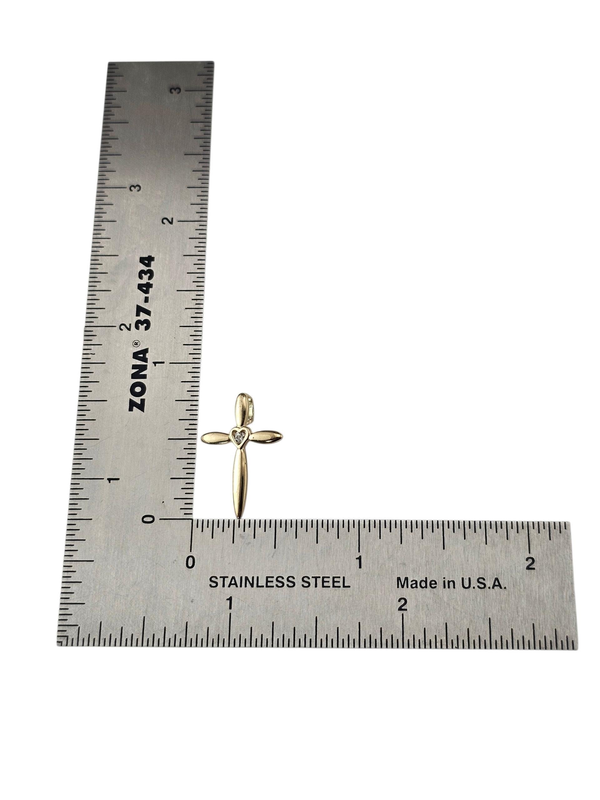 14K Yellow Gold and Diamond Cross Pendant #24081 In condizioni buone in vendita a Washington Depot, CT