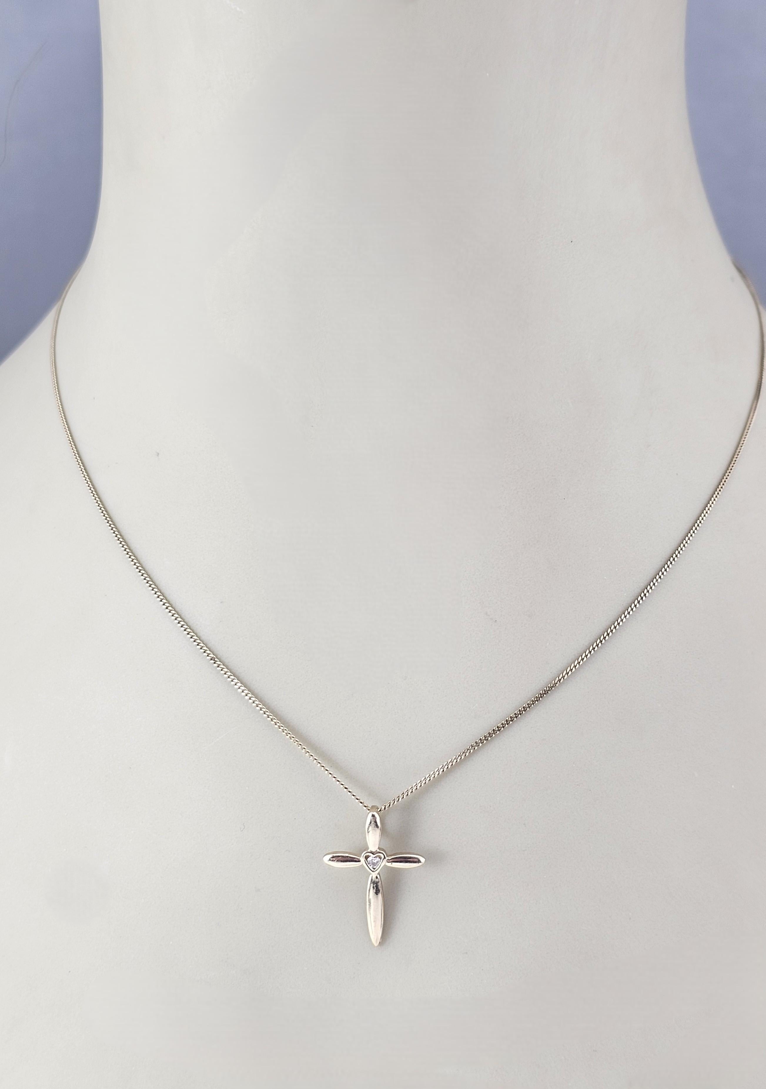 Donna 14K Yellow Gold and Diamond Cross Pendant #24081 in vendita