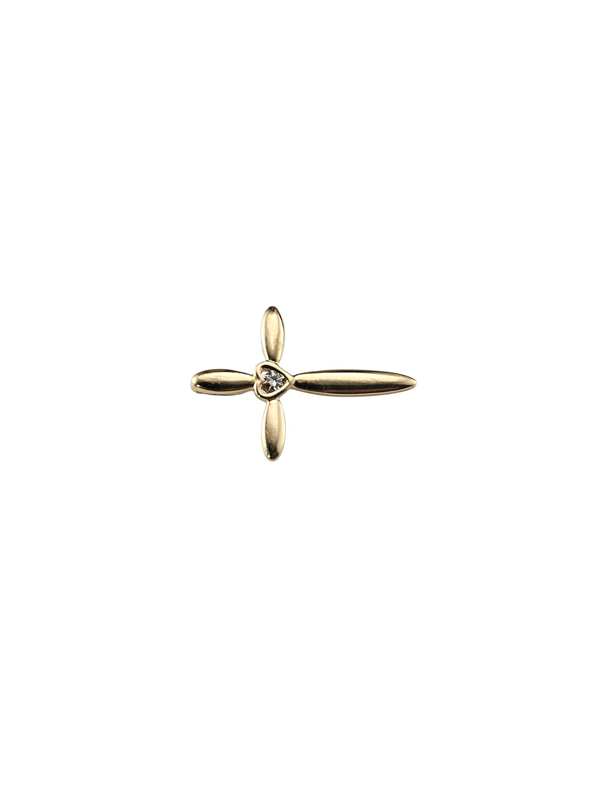 14K Yellow Gold and Diamond Cross Pendant #24081 in vendita 2