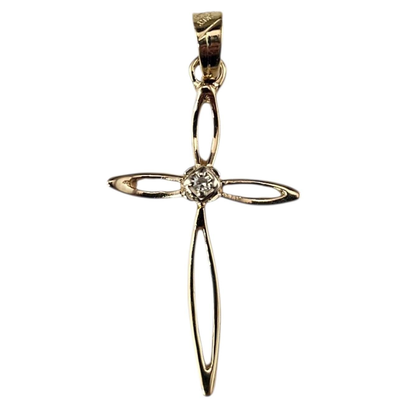 14K Gelbgold und Diamant-Kreuz-Anhänger #24488