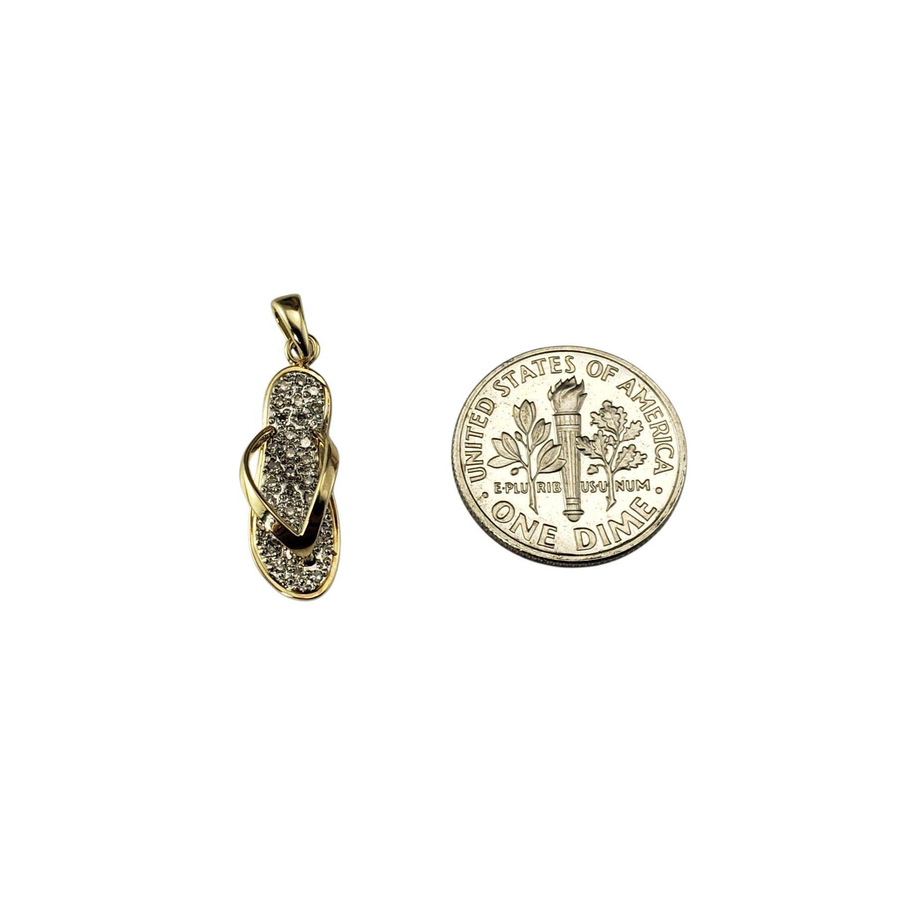 Charm de chancla de oro amarillo de 14 quilates y diamantes nº 22542 en venta 1