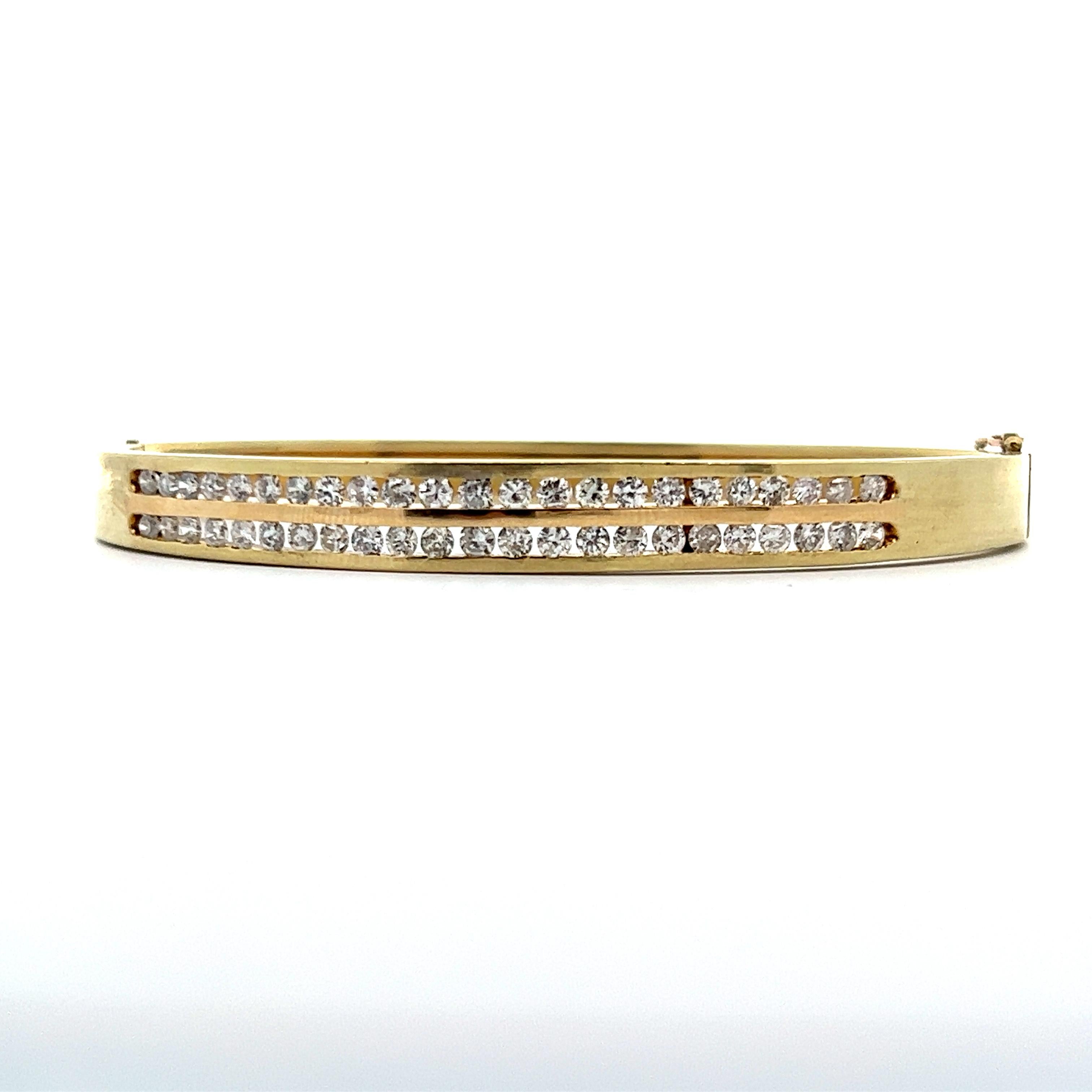 Bracelet jonc en or jaune 14 carats et diamants  Excellent état - En vente à Lexington, KY