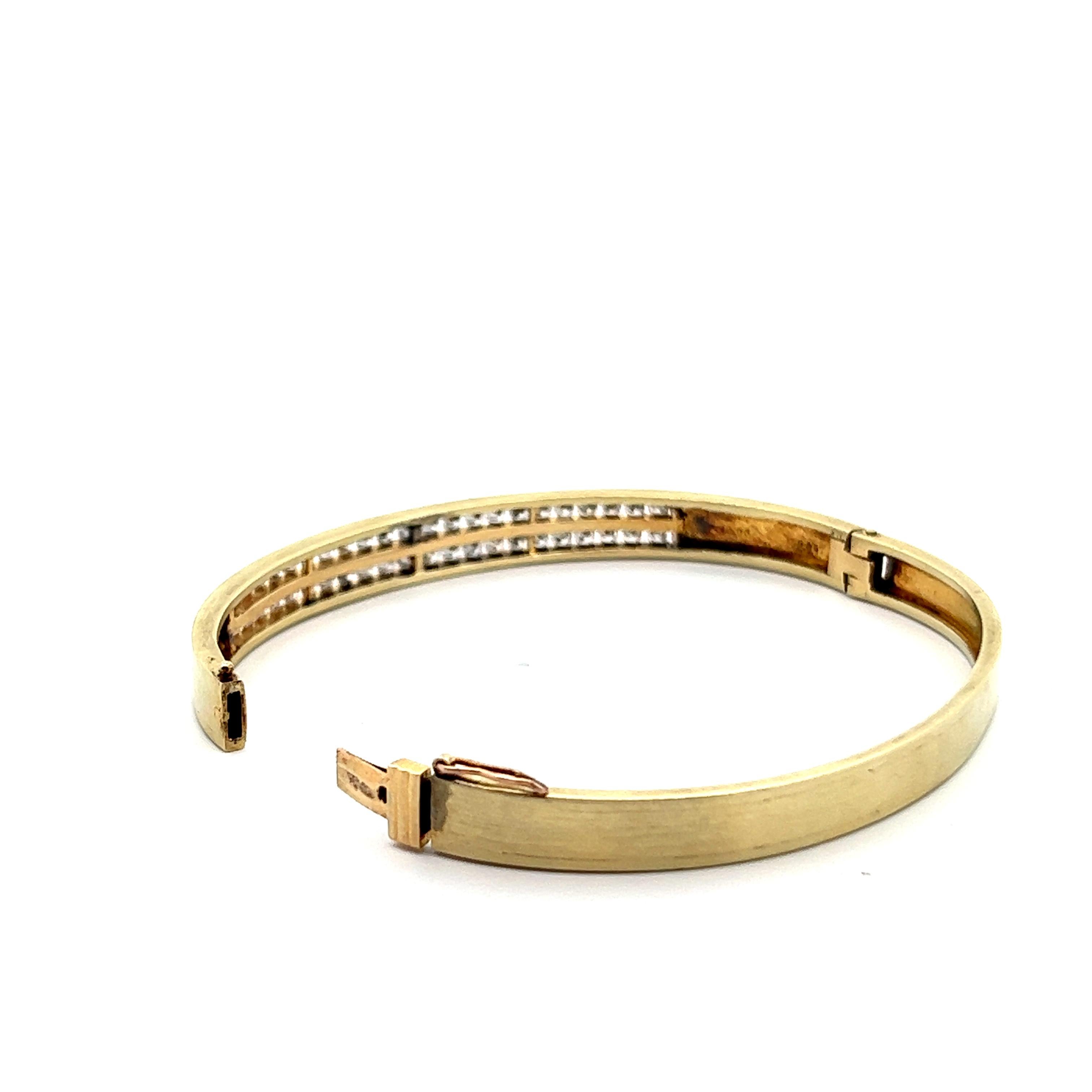 Bracelet jonc en or jaune 14 carats et diamants  Unisexe en vente