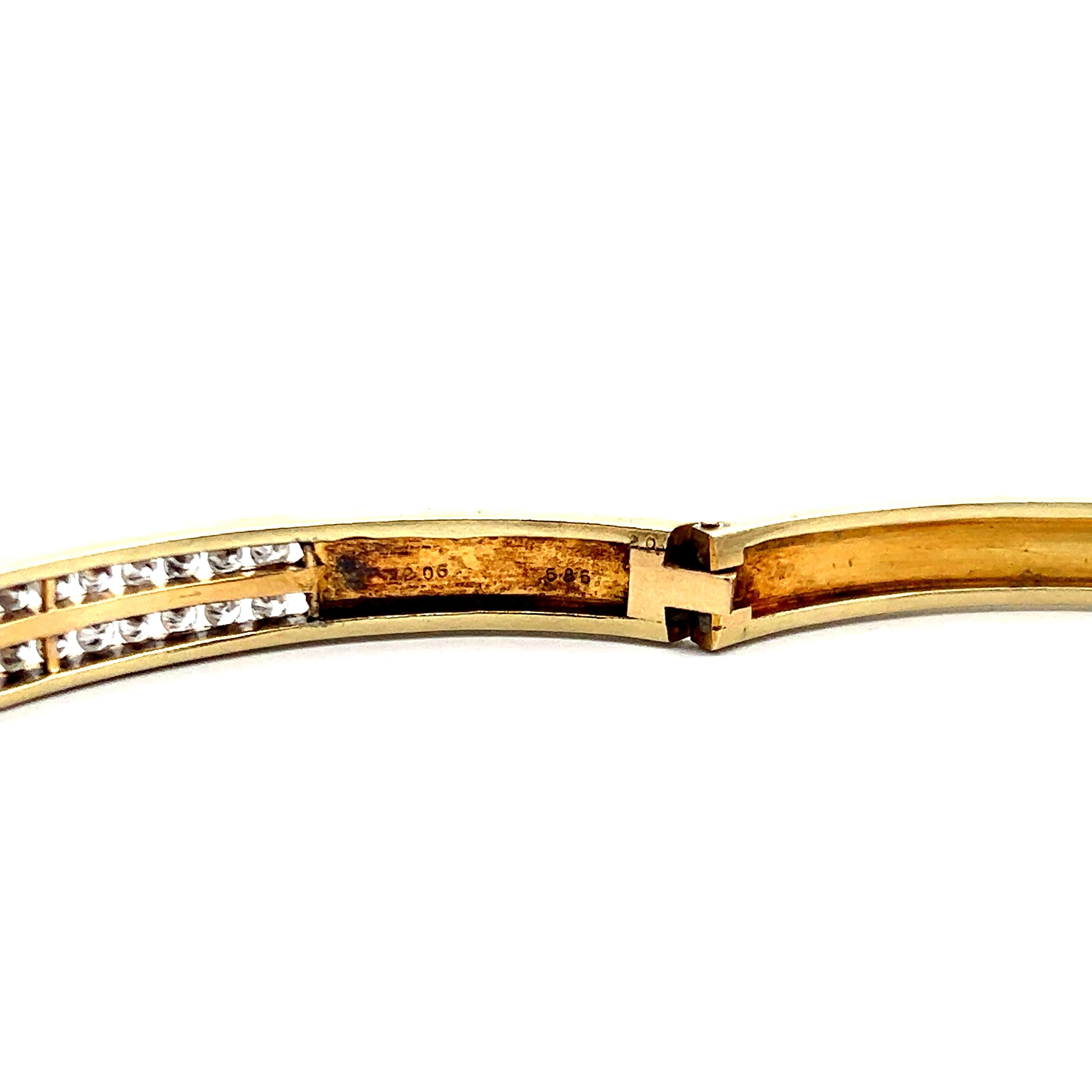 14K Yellow Gold and Diamonds Bangle Bracelet  For Sale 1