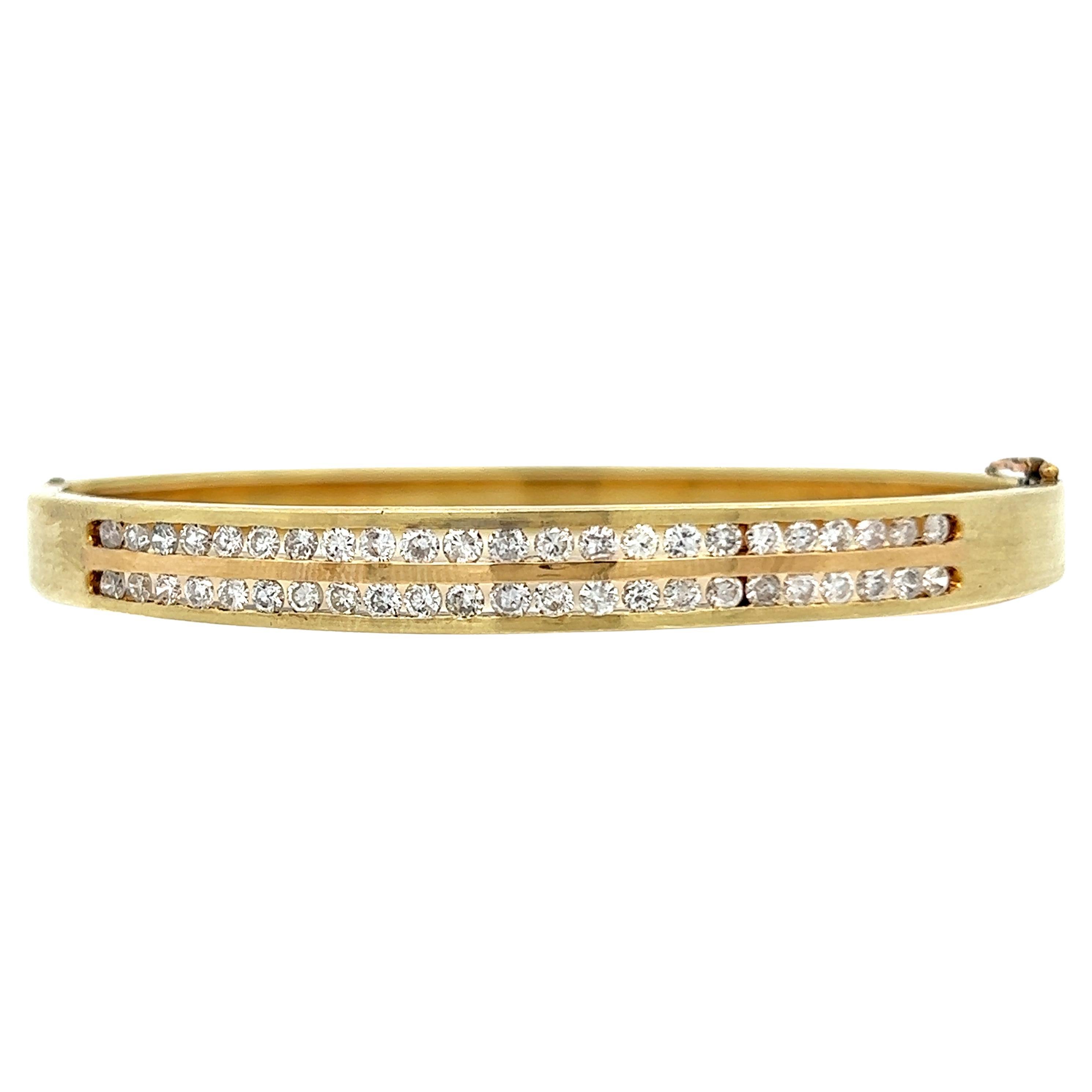 Bracelet jonc en or jaune 14 carats et diamants  en vente