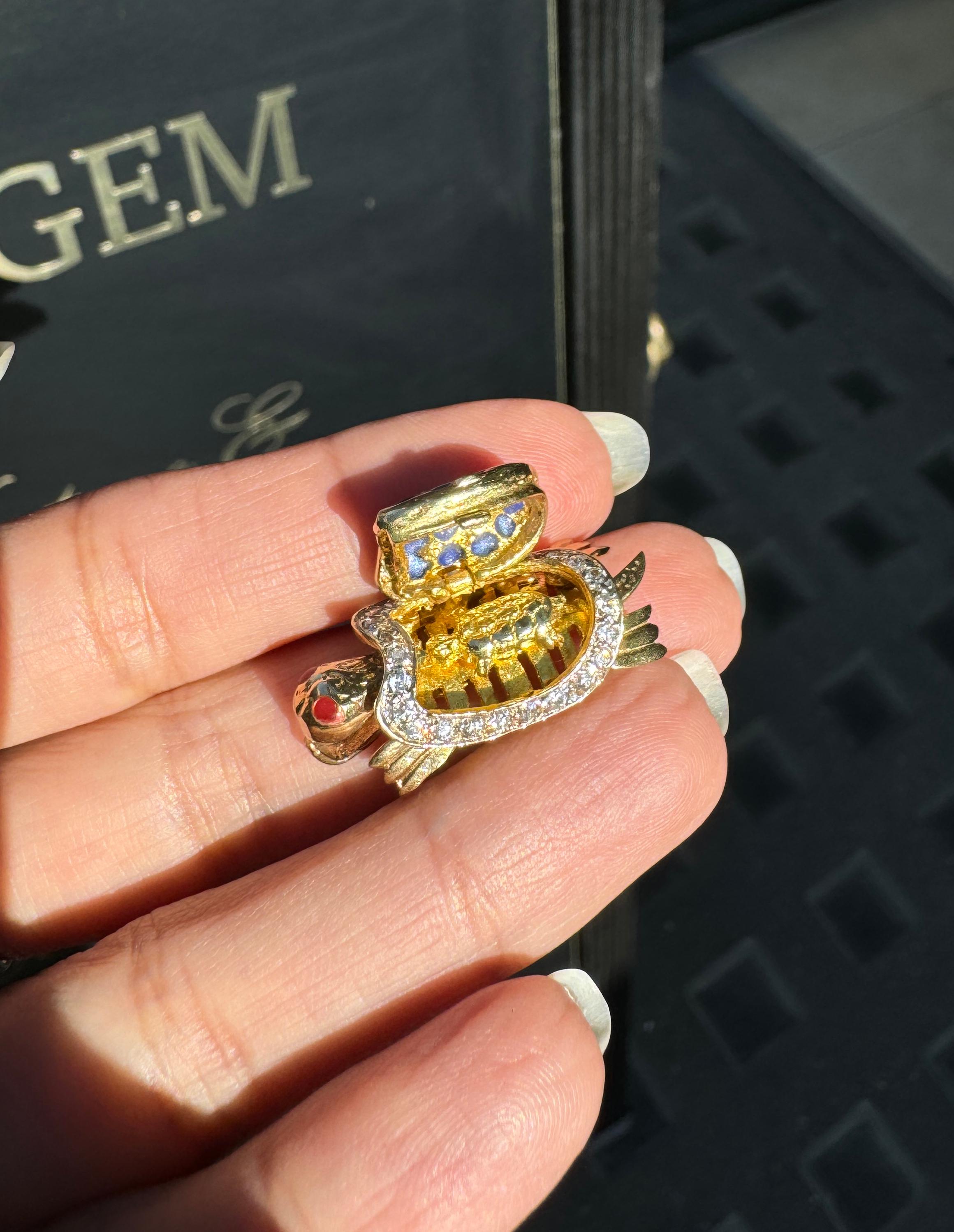 Breloque en or jaune 14K et émail pour tortue mobile avec compartiment à charnière caché en vente 3