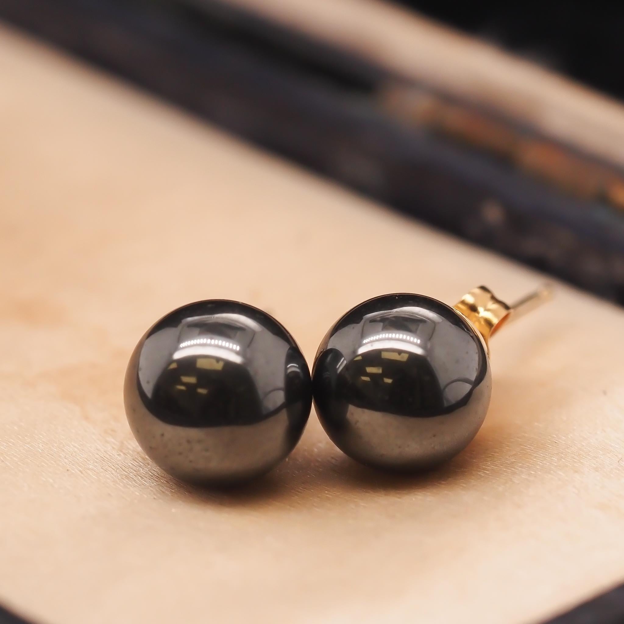 Women's 14K Yellow Gold and Hematite Vintage Earrings For Sale