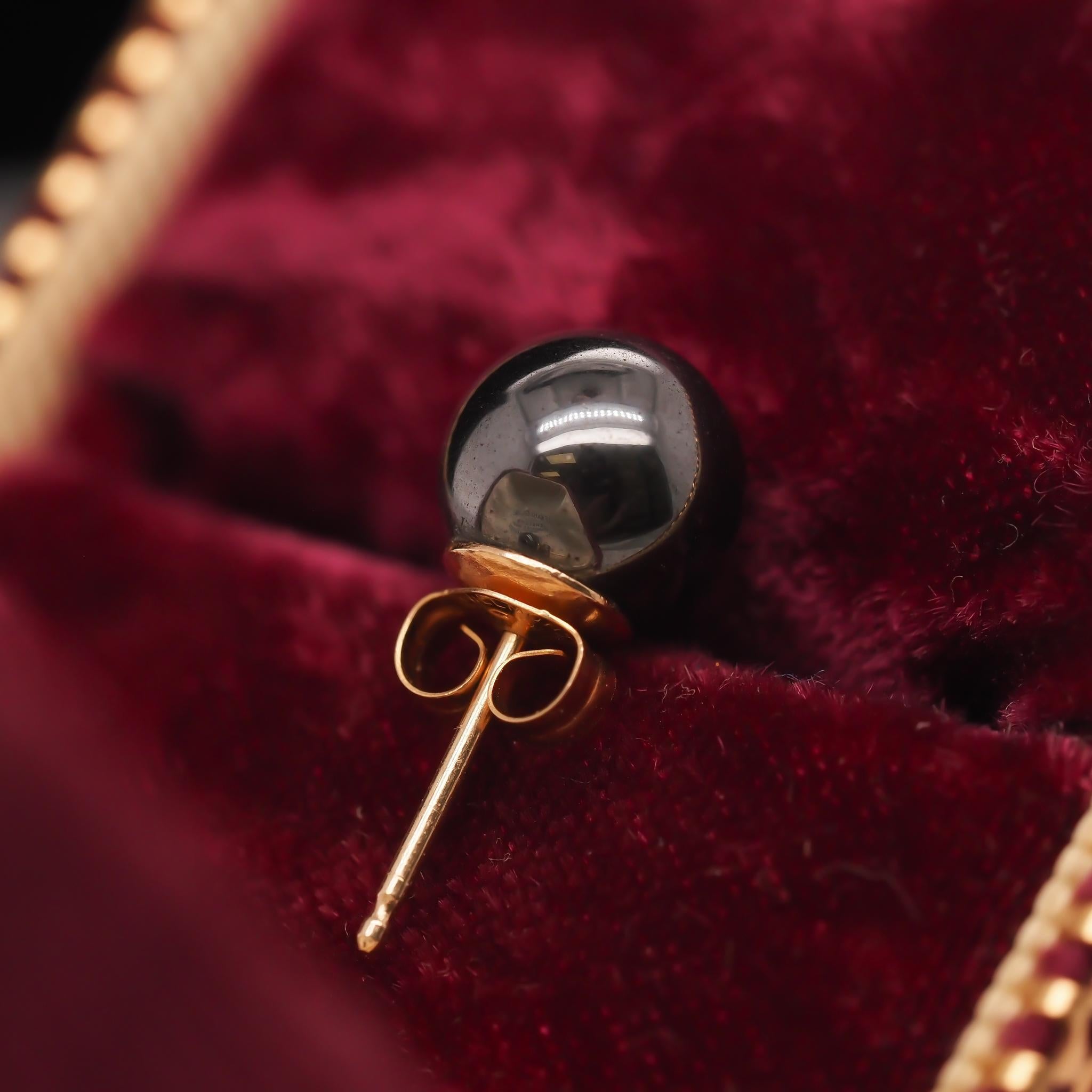 14K Yellow Gold and Hematite Vintage Earrings For Sale 1