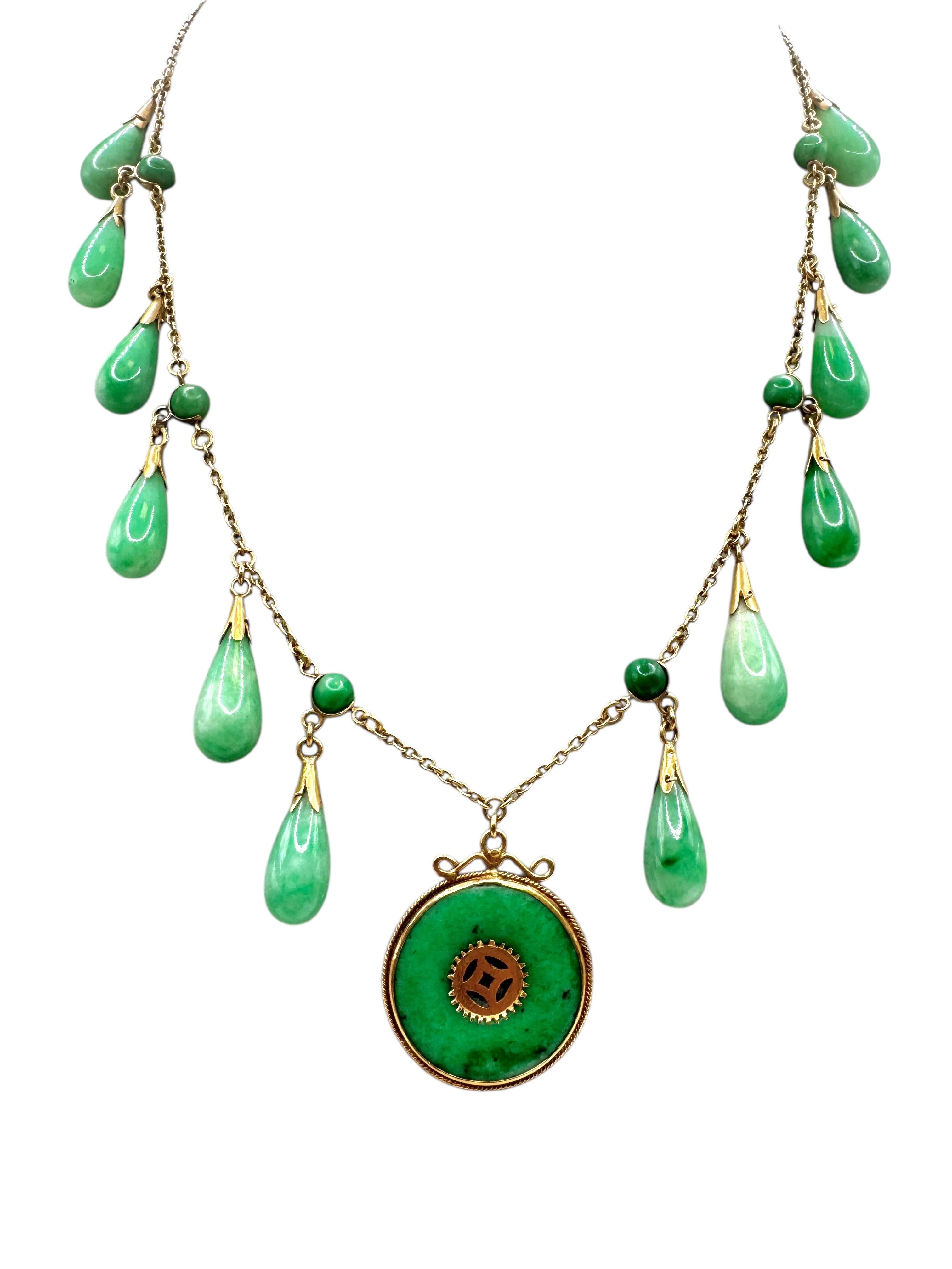 Femenino o masculino 14K Yellow Gold and Jade Fringe Necklace with Chinese Symbol Disc Pendant en venta