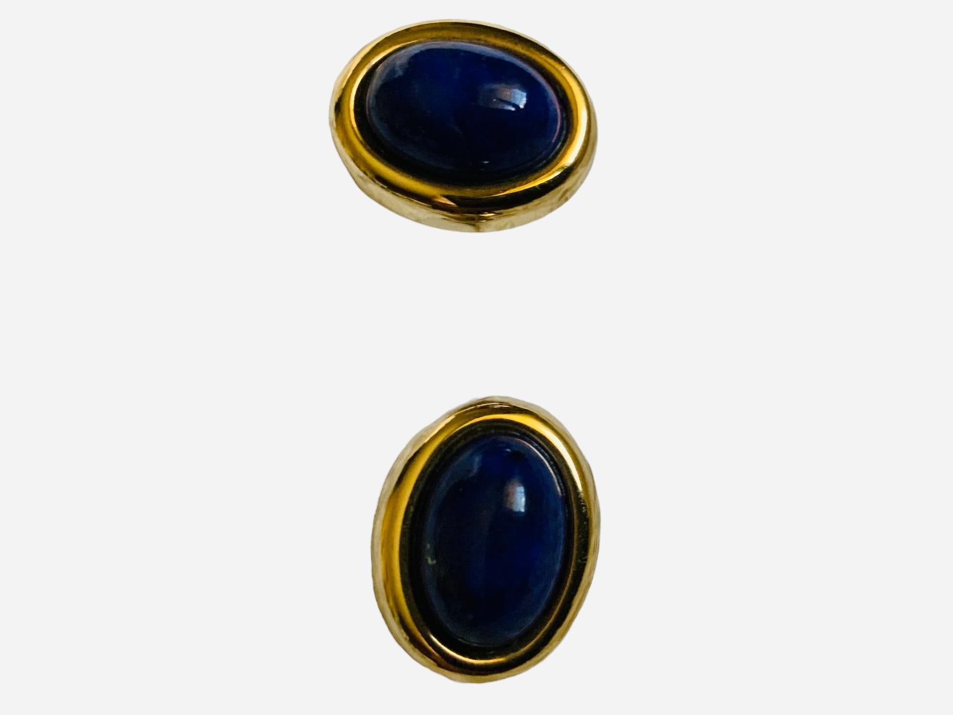 Paire de boucles d'oreilles clips en or jaune 14K et lapis-lazuli  en vente 1
