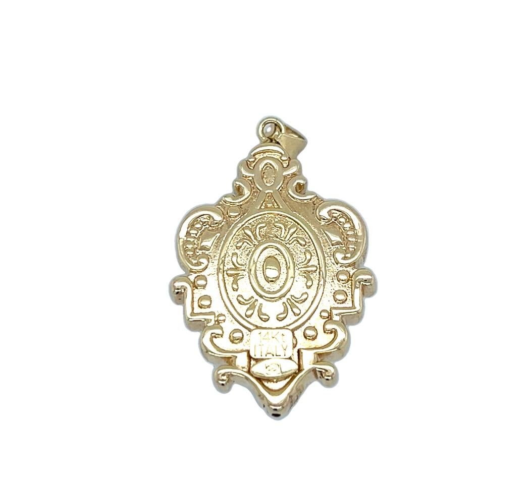 Ein 1980er Jahre 14 Karat Gelbgold hohlen Schild Anhänger mit einem ovalen 6,13 x 4,13 mm Cabochon Turmalin gesetzt, aufgrund der Art der Einstellung sind wir nicht in der Lage, das gesamte Karatgewicht zu berechnen. Der Anhänger misst 28x20,5x9mm,