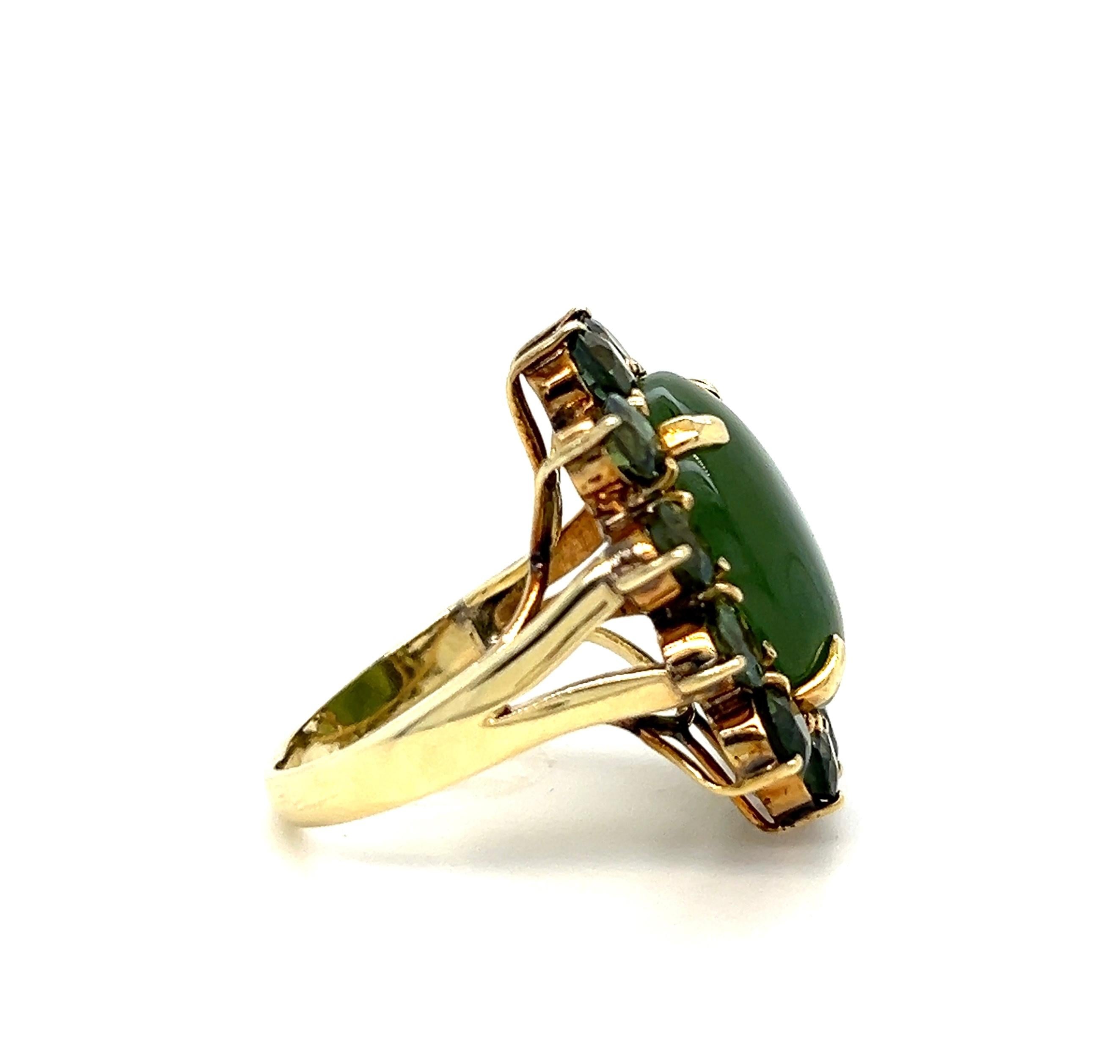 14k Yellow Gold and Oval Nephrite Jade and Green Sapphire Ring In Good Condition For Sale In Towson, MD
