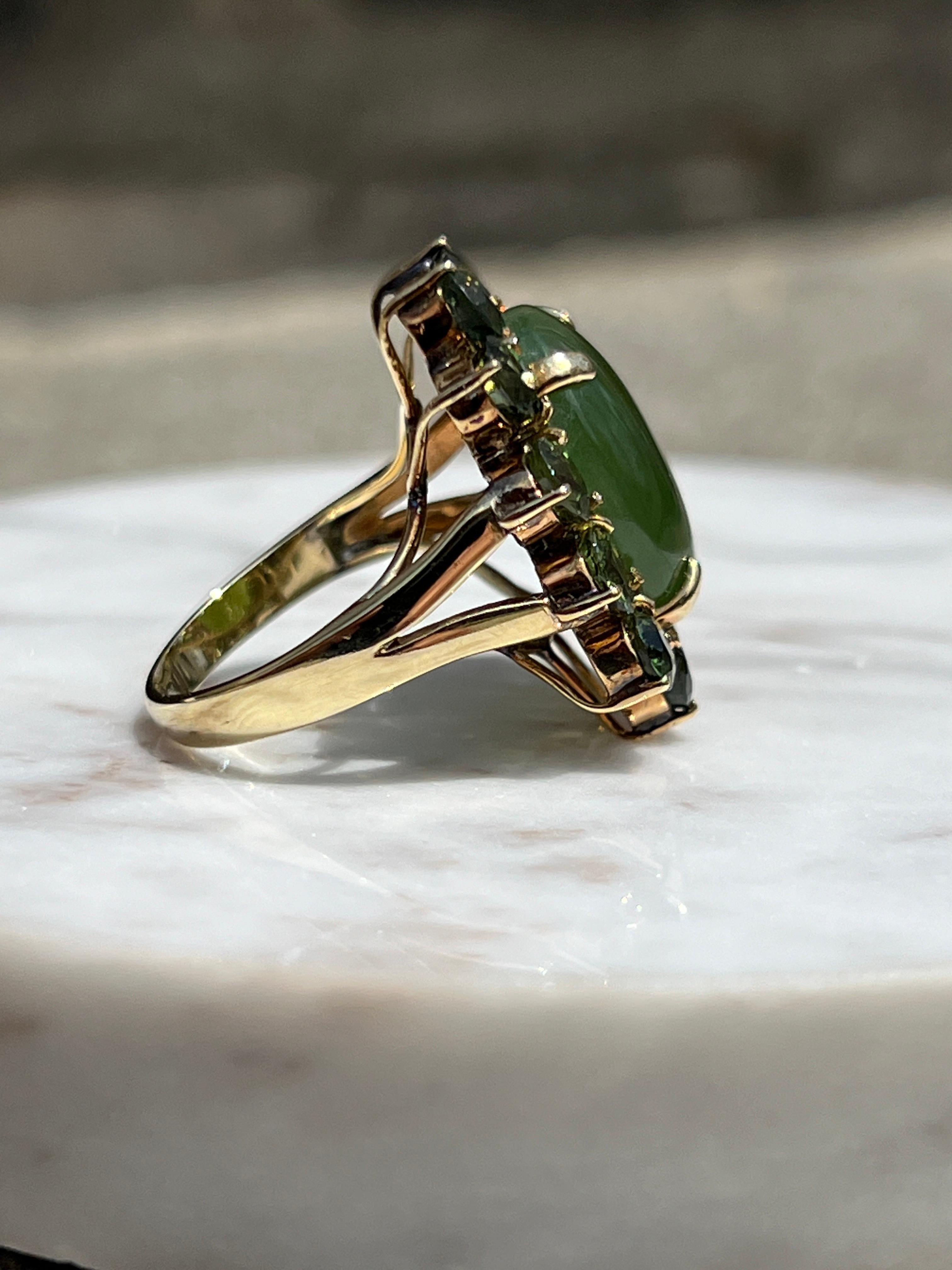 14k Yellow Gold and Oval Nephrite Jade and Green Sapphire Ring For Sale 3