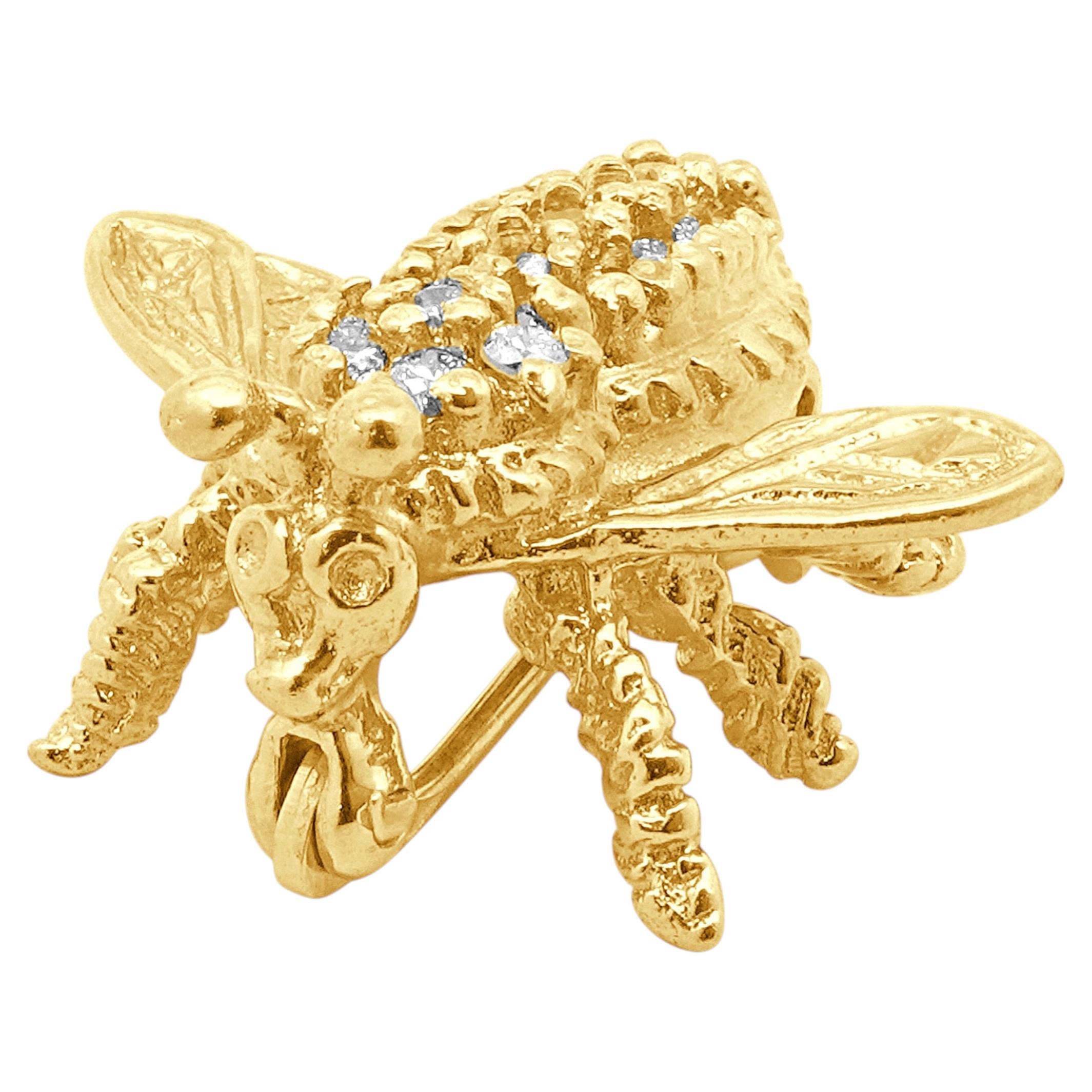 14K Yellow Gold and Pave Diamond Bee Pin For Sale