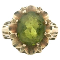 14k Yellow Gold and Peridot 2.9g Vintage Ladies Ring Size 5.5