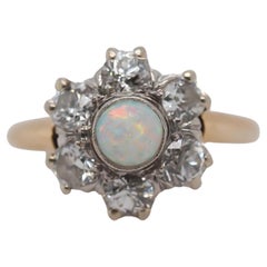 Anillo Eduardiano con Halo de Ópalo y Diamantes de Mina Antigua en Oro Amarillo y Platino de 14 K