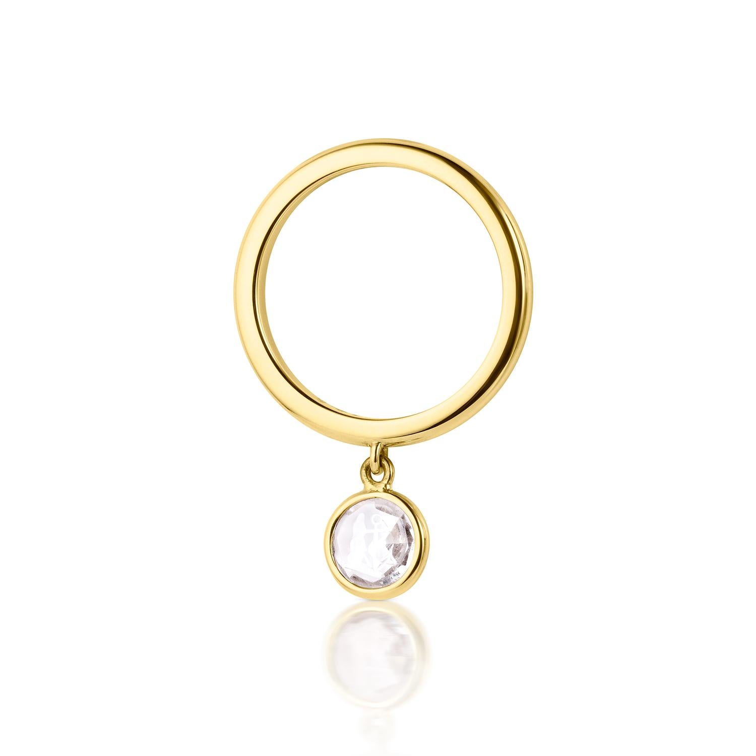 

Il nostro anello Hope Charm in oro giallo 14k e calcografia antica è divertente, civettuolo e anche versatile. Indossalo come un anello o mettilo su una catena o un cordino, un portaciondoli o un pinch lock e voilà, hai anche un ciondolo! In