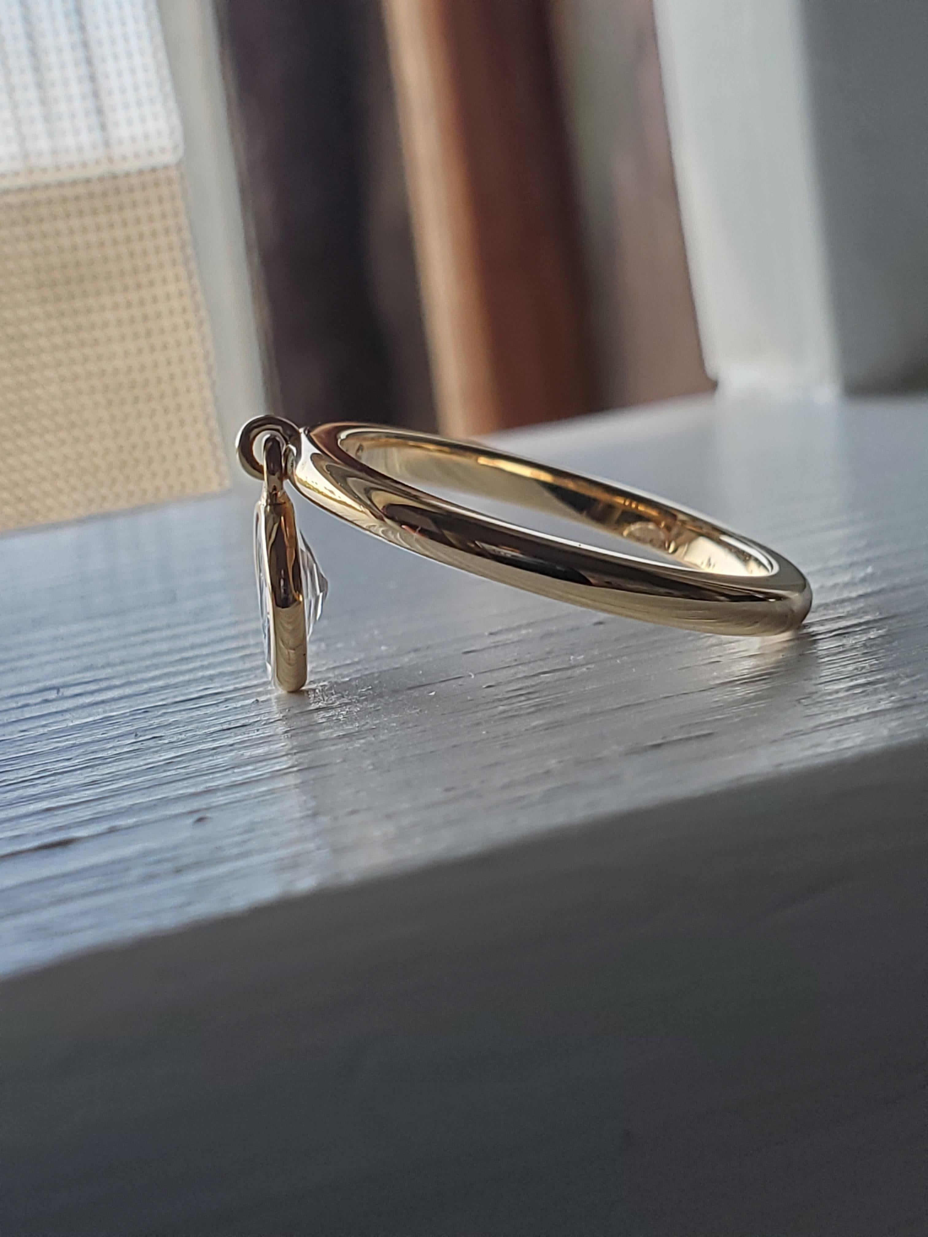Anello Charm Hope in oro giallo 14K e cristallo di rocca con incisione antica in vendita 3