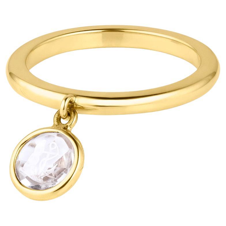 Anello Charm Hope in oro giallo 14K e cristallo di rocca con incisione antica