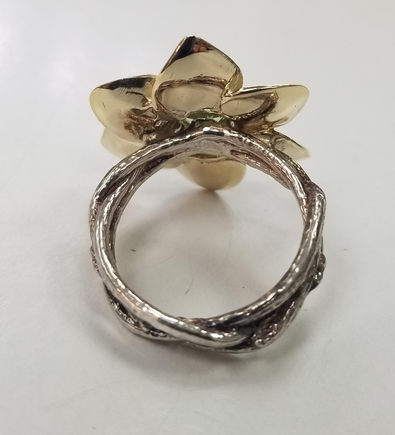 Round Cut 14 Karat Yellow Gold and Silver Gresha Signature Bark Peridot and Diamond Ring For Sale