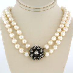 Serrure en or jaune 14 carats et argent avec diamants taille rose sur collier de perles