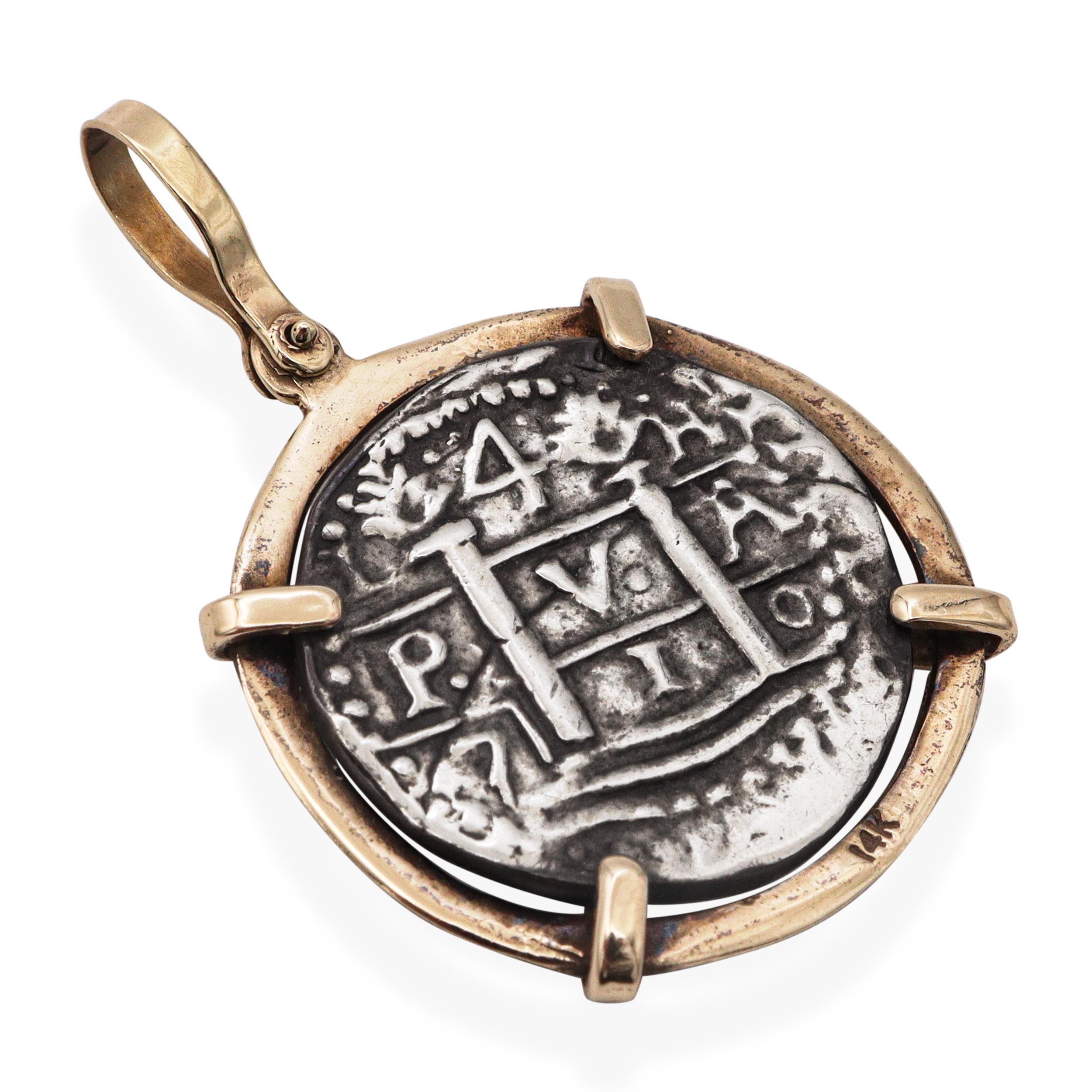 Pendentif en or jaune 14k et argent réplique de pièces de monnaie de l'épave d'Atocha Pour femmes en vente
