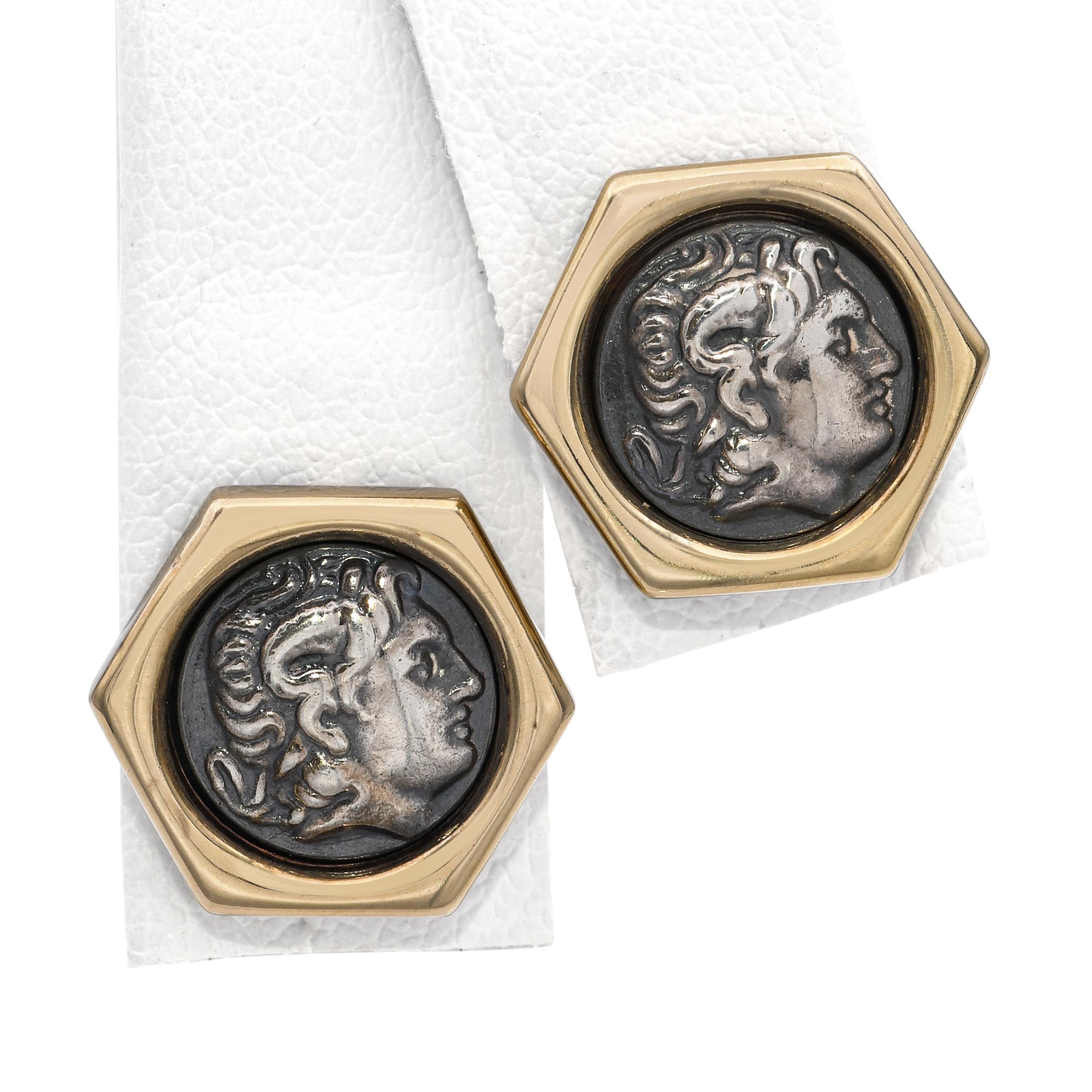 Pendientes Estilo Moneda Romana de Oro Amarillo de 14k y Plata de Ley en Bueno estado para la venta en New York, NY