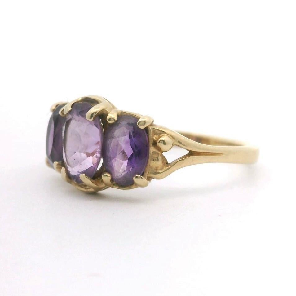 14k Gelbgold und Amethyst-Ring mit drei Steinen, Größe 6,25 (Ovalschliff)