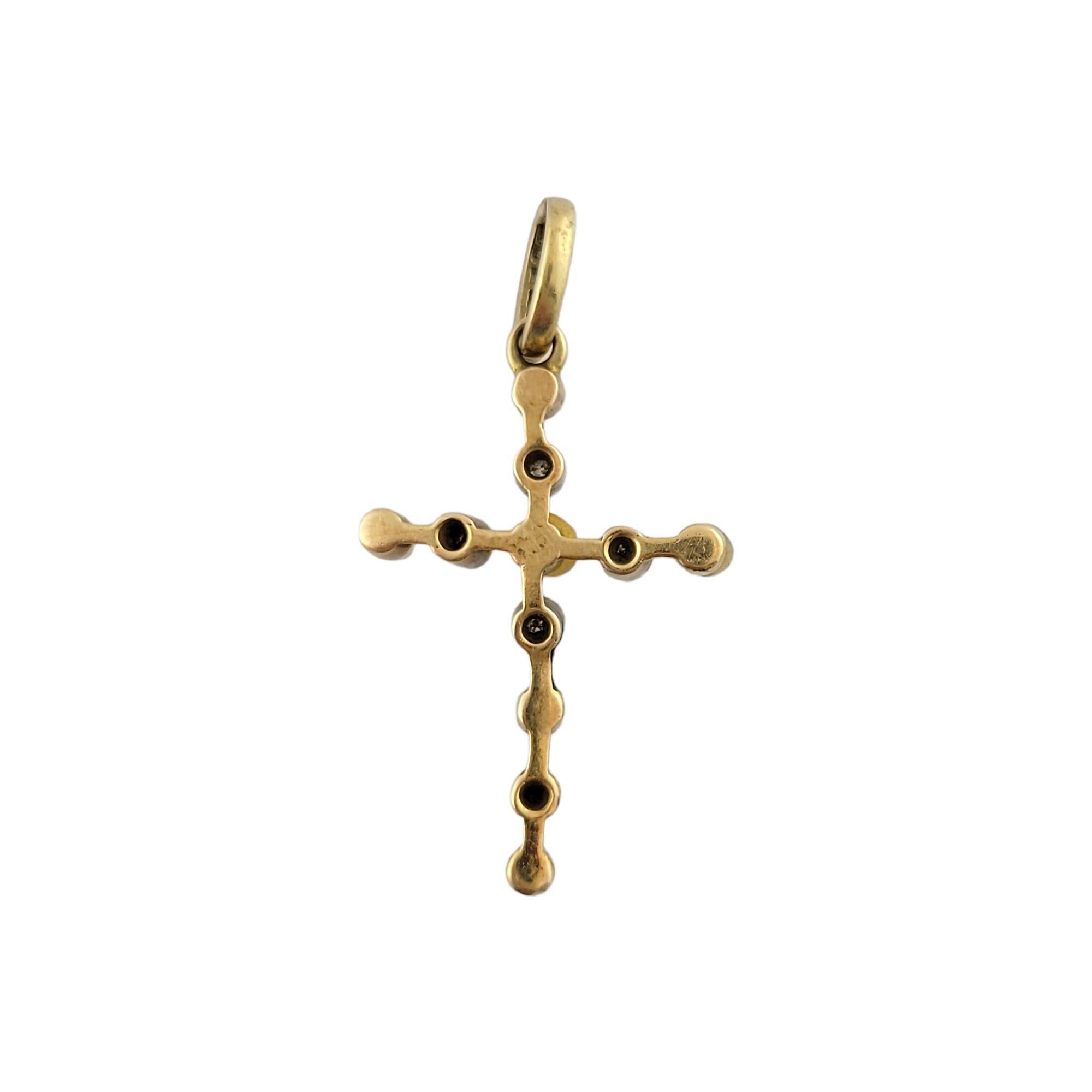 Vintage 14K Yellow Gold Antique Pearl & Diamond Cross Pendant

6 beautiful pearls paired with 10 sparkling rose cut diamonds set in a 14K yellow gold cross pendant!

Pearl sizes: 2-3mm

Approximate total diamond weight: 0.25 cts

Diamond clarity: