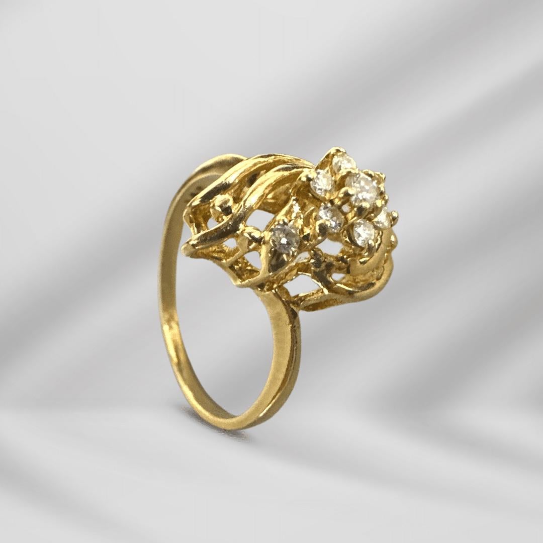 Art Déco Anello antico in oro giallo 14K con diamante - Bellezza senza tempo per donne di taglia 7 in vendita