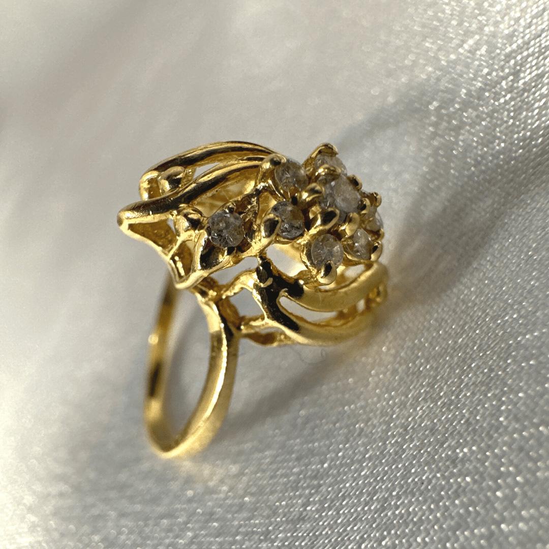 Taglio rotondo Anello antico in oro giallo 14K con diamante - Bellezza senza tempo per donne di taglia 7 in vendita