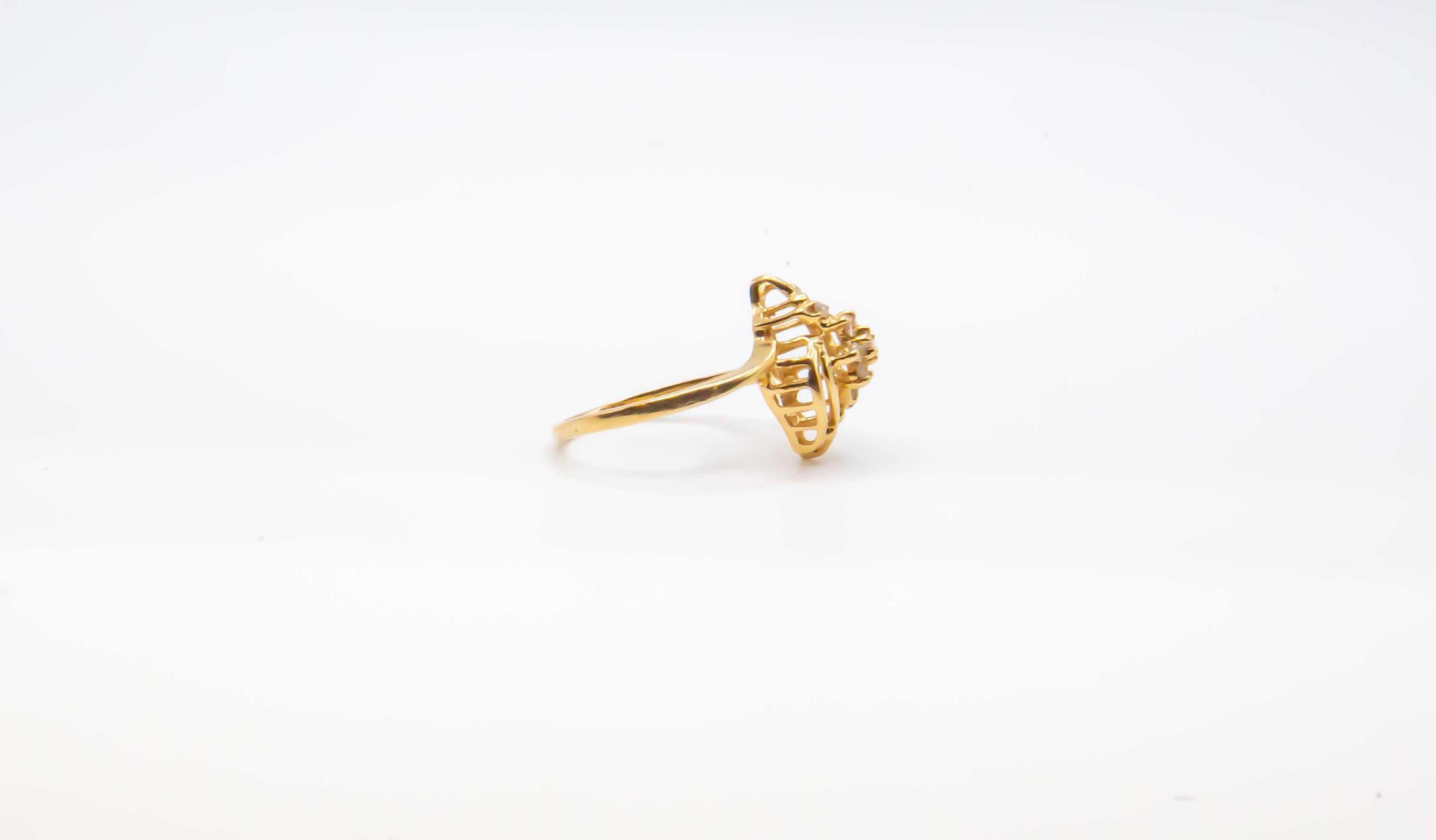 Anello antico in oro giallo 14K con diamante - Bellezza senza tempo per donne di taglia 7 In condizioni ottime in vendita a Jacksonville, FL