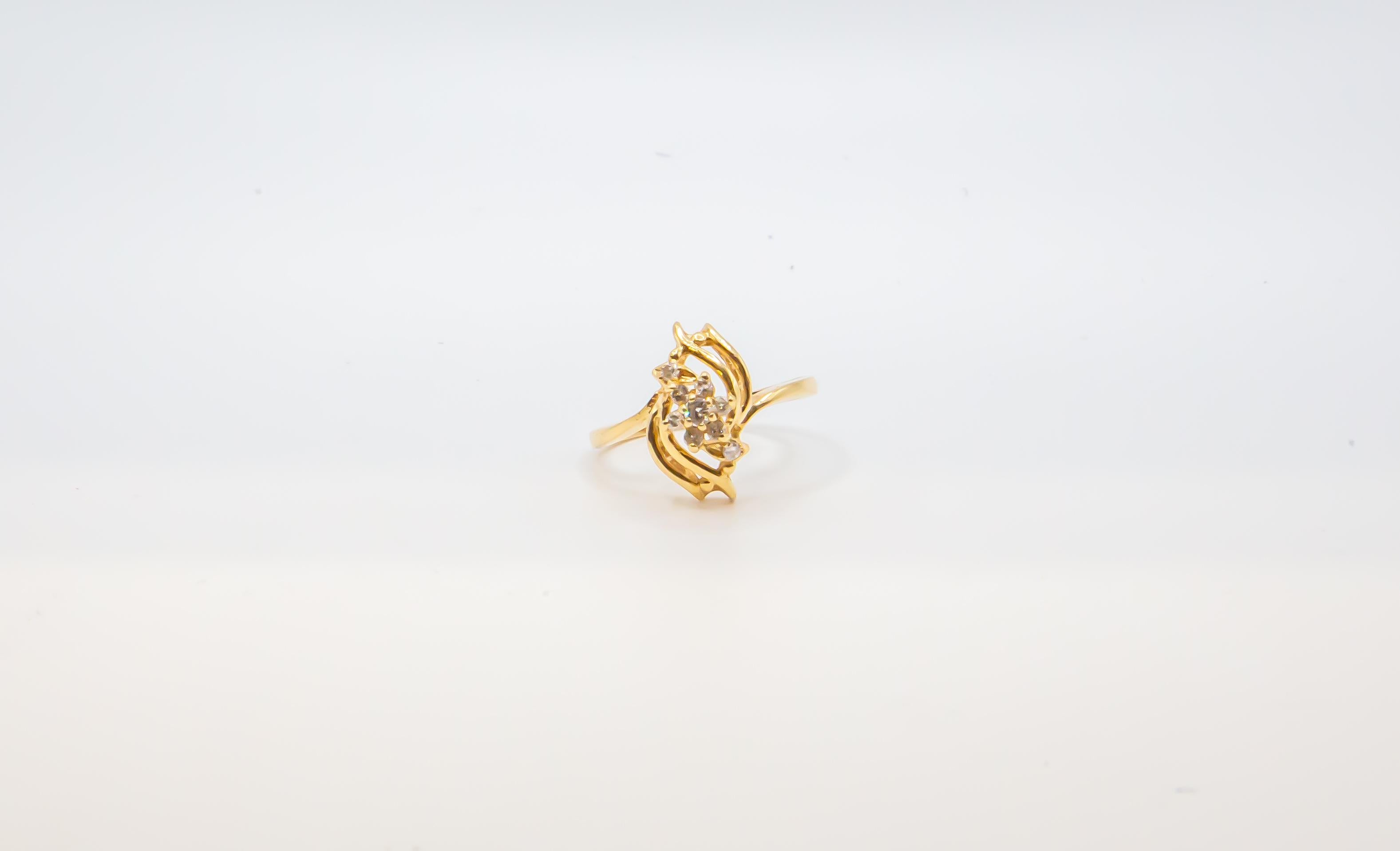 Anello antico in oro giallo 14K con diamante - Bellezza senza tempo per donne di taglia 7 in vendita 1