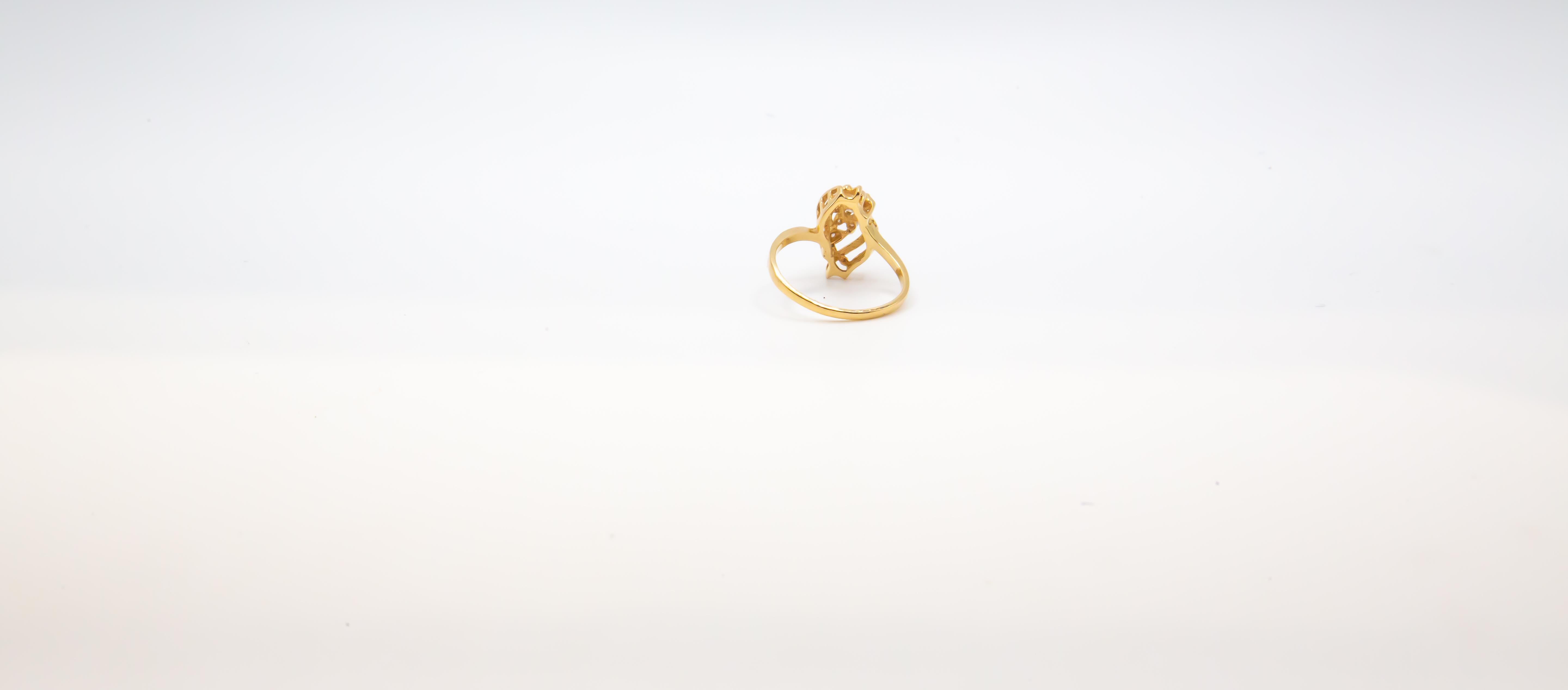 Anello antico in oro giallo 14K con diamante - Bellezza senza tempo per donne di taglia 7 in vendita 2