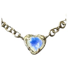 Einzigartige Regenbogen-Mondstein-Herz-Halskette in Gold Einzigartig auf Lager
