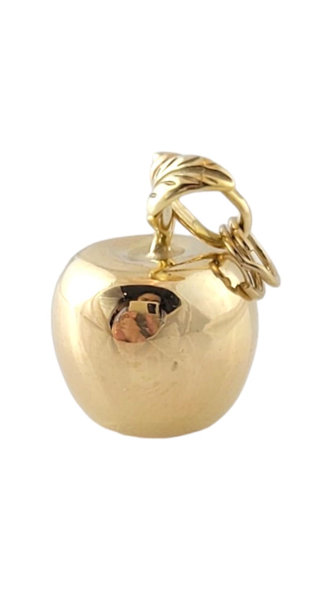 14K Gelbgold Apfel Charme

Schöner Apfel Charme mit Stiel und Blatt in 14K Gelbgold.

Punze: 14K ITALIEN

Gewicht: 1,23 dwt./ 1,91 g

Länge mit Bügel: 24.15 mm

Größe: 16,6 mm x 12,0 mm x 12,0 mm

Sehr guter Zustand, professionell poliert.

Wird in