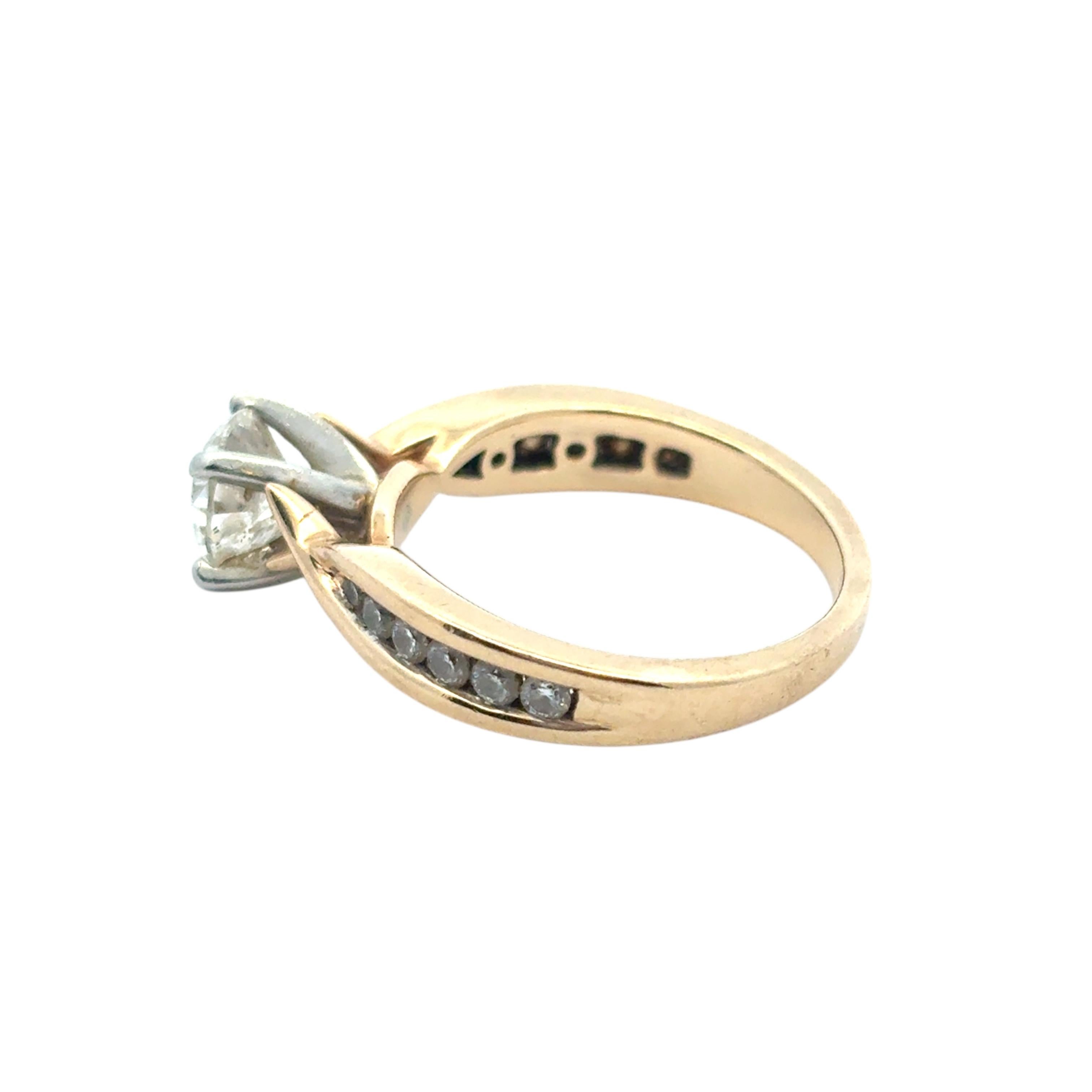 Bague de fiançailles en or jaune 14 carats avec diamant rond naturel d'environ 0,90 carat Excellent état - En vente à Boca Raton, FL