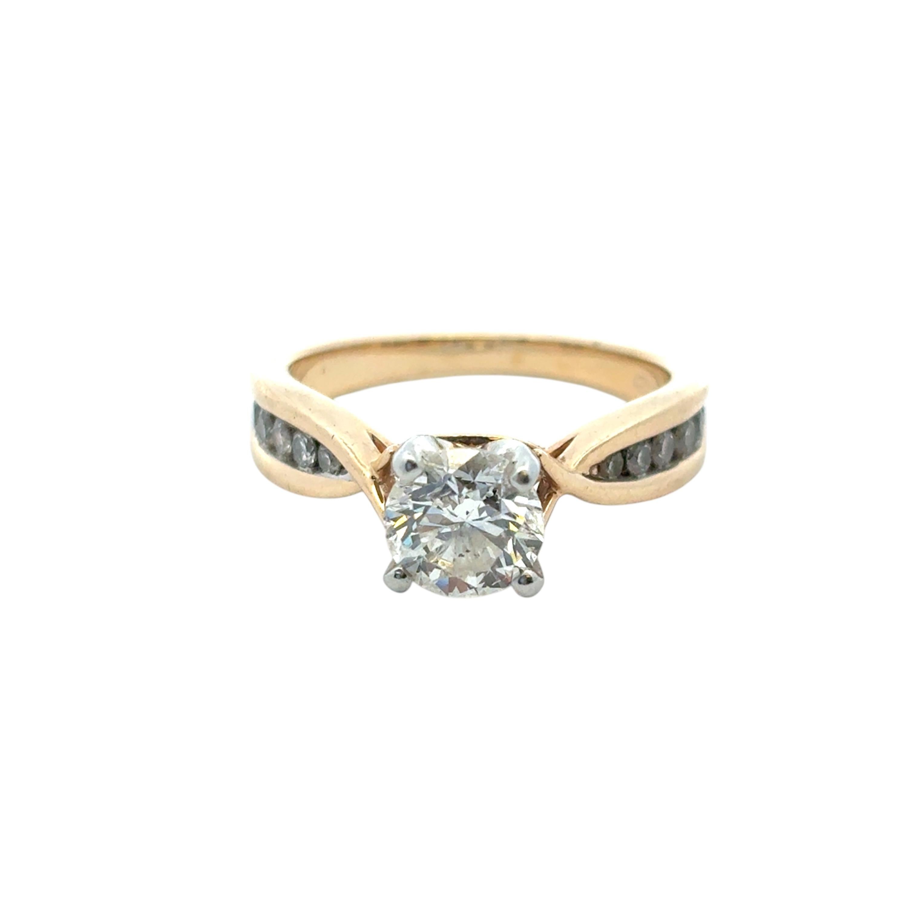 Bague de fiançailles en or jaune 14 carats avec diamant rond naturel d'environ 0,90 carat Pour femmes en vente