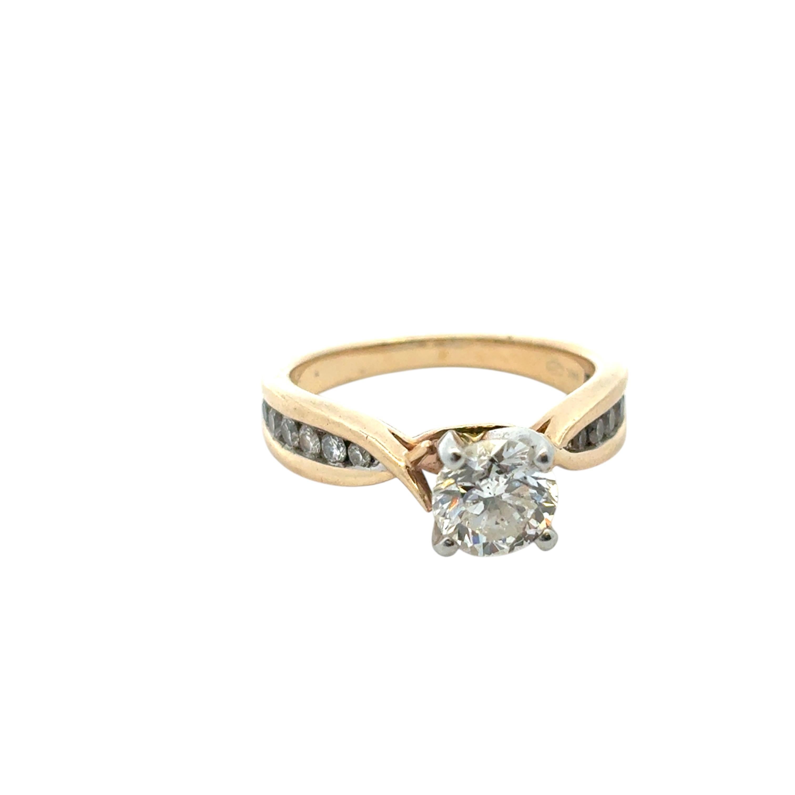 Bague de fiançailles en or jaune 14 carats avec diamant rond naturel d'environ 0,90 carat en vente 1