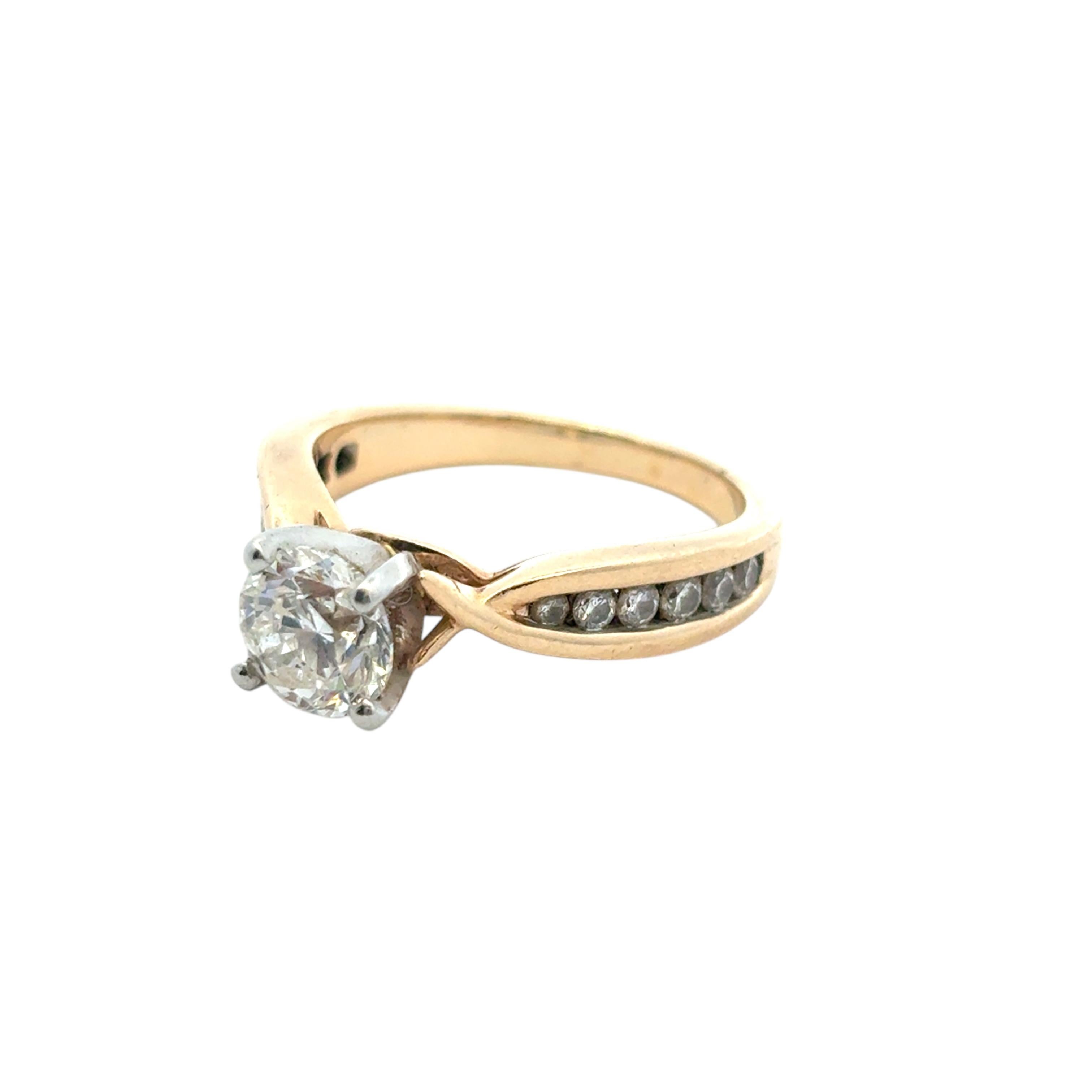 Bague de fiançailles en or jaune 14 carats avec diamant rond naturel d'environ 0,90 carat en vente 2