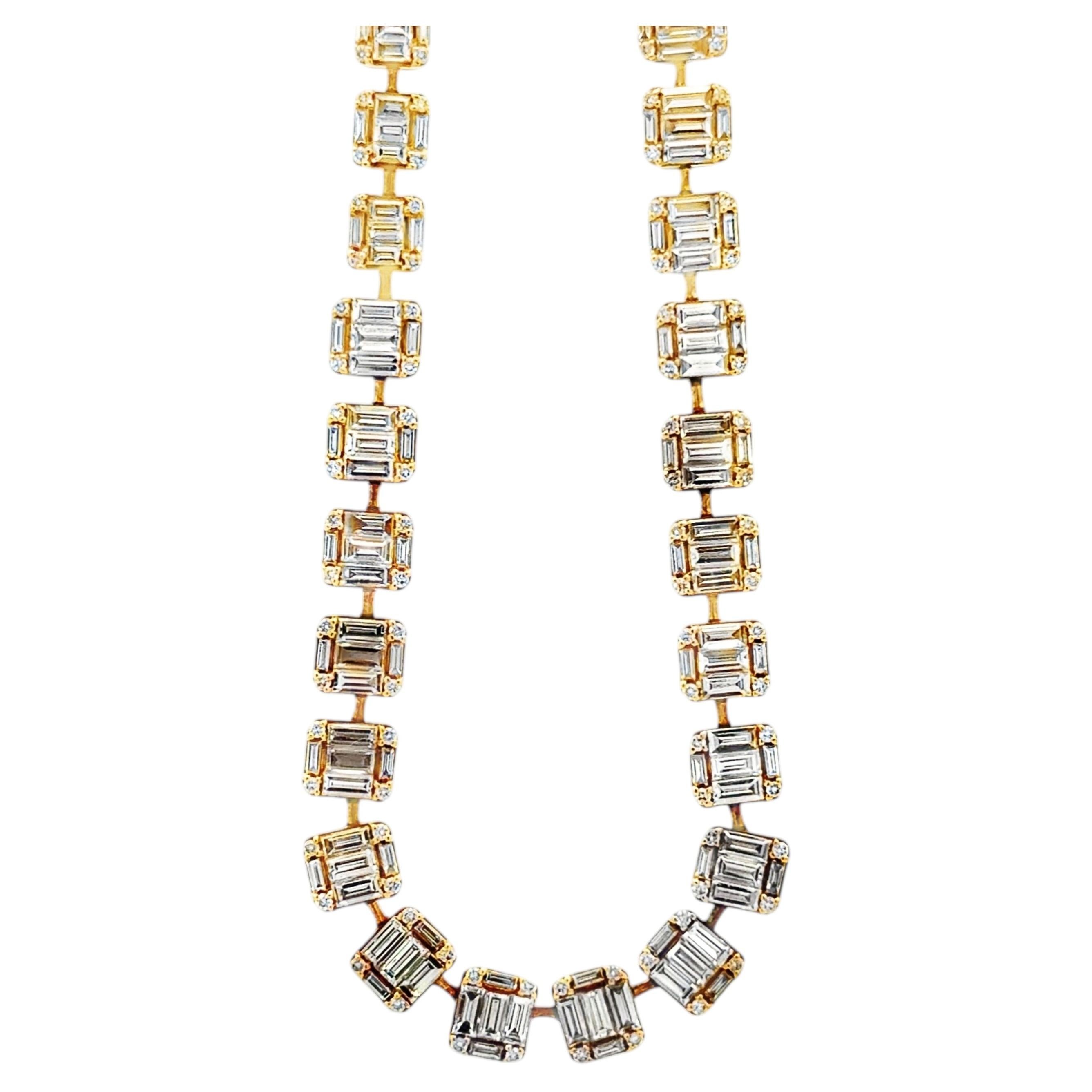 Collana in oro giallo 14k con diamanti tondi e baguette da 38,80 carati circa in vendita