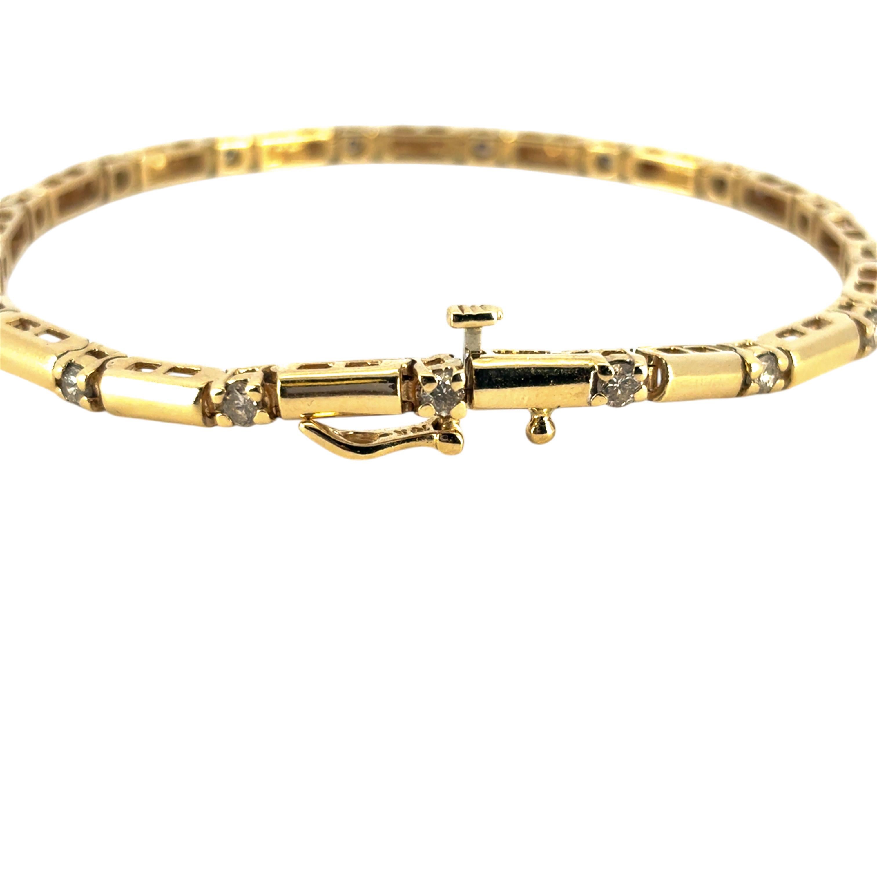 Pulsera de oro amarillo de 14k de aproximadamente 1,7ctw de diamantes naturales Moderno en venta