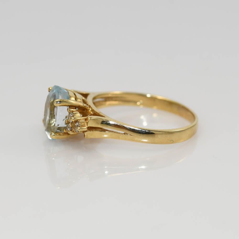 14K Yellow Gold Aquamarine and Diamond Ring, 3.6gr In Excellent Condition In Laguna Beach, CA