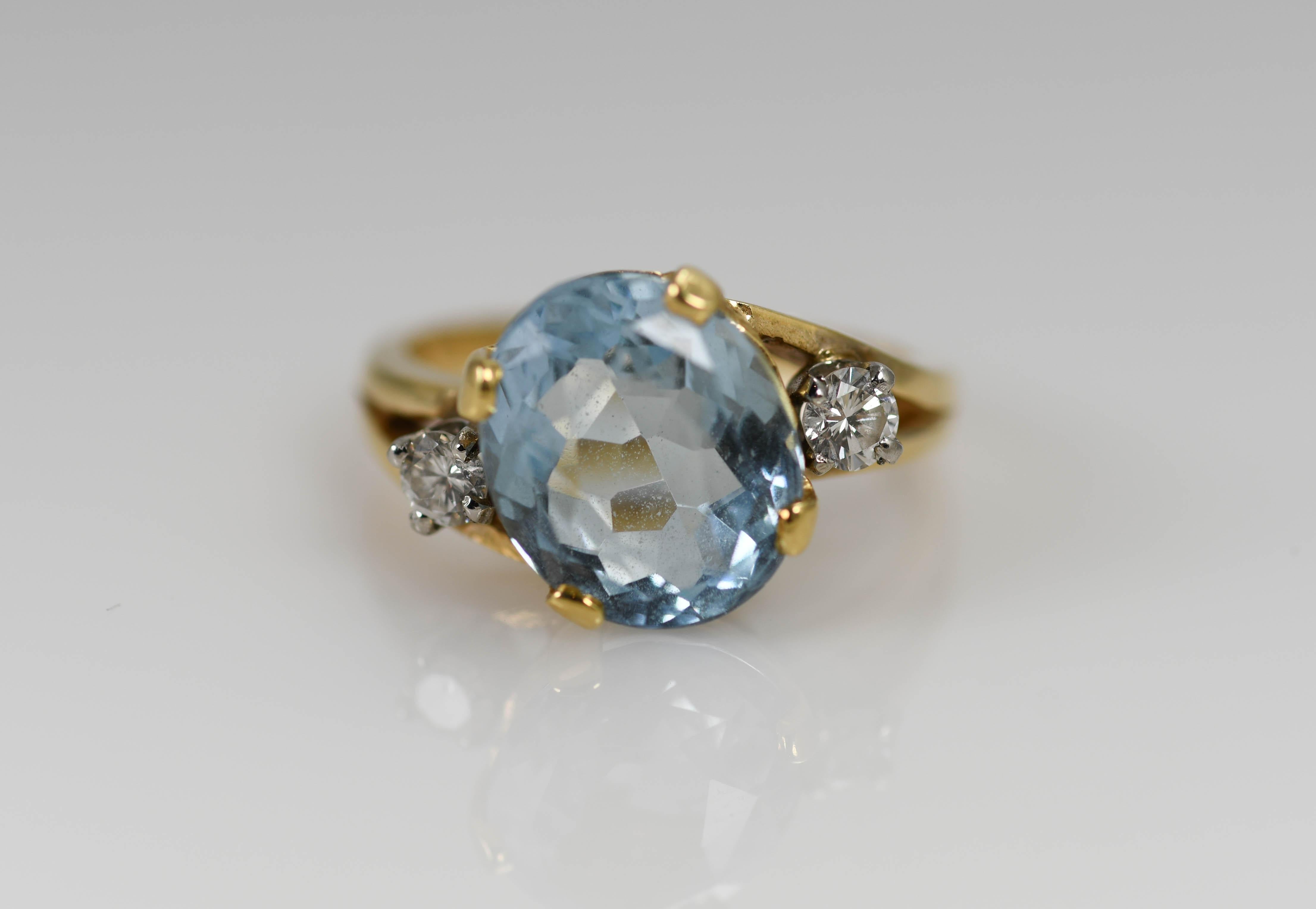 14K Yellow Gold Aquamarine & Diamond Ring 4g In Excellent Condition For Sale In Laguna Beach, CA